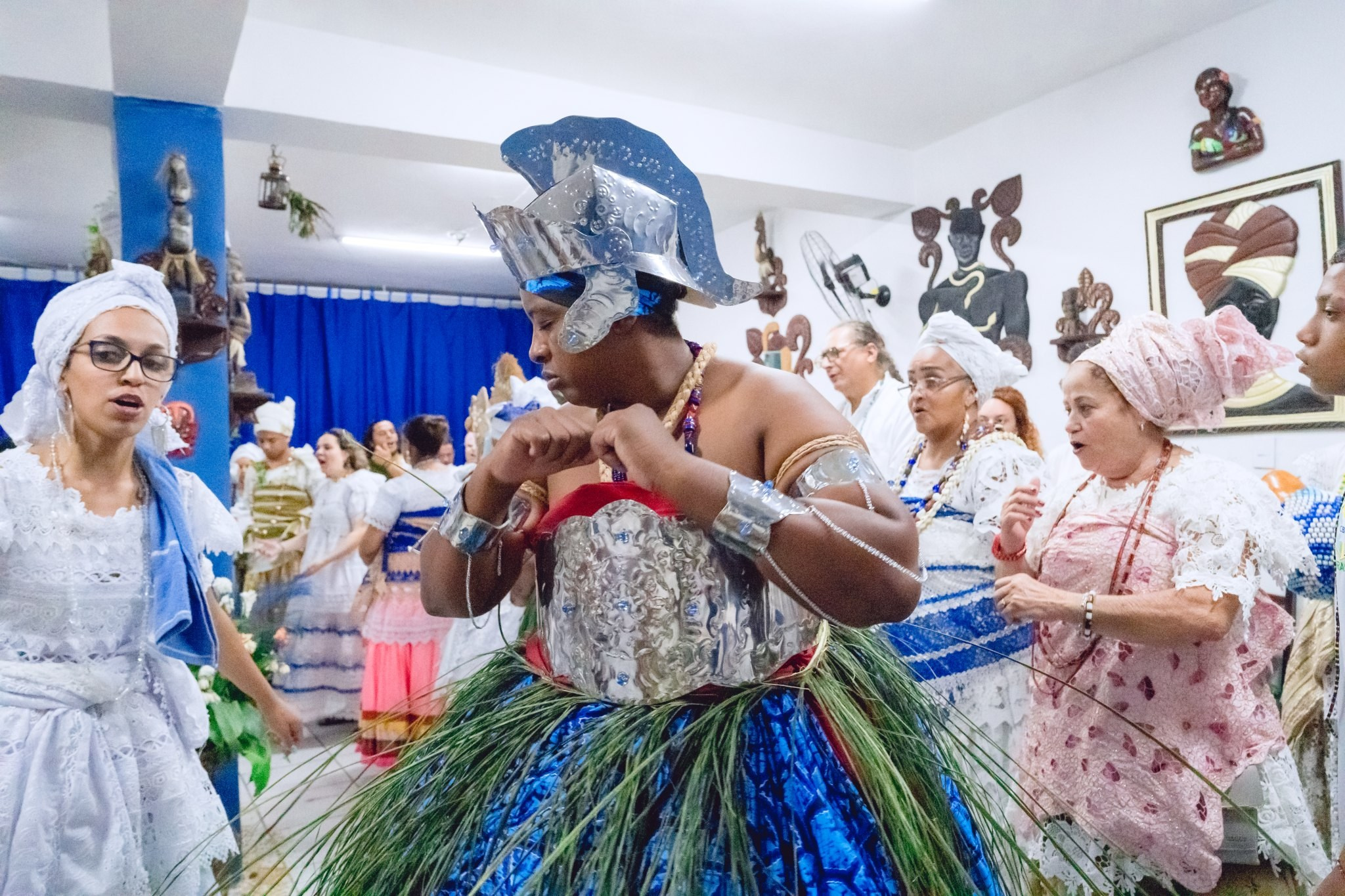 Saída Ìyá Tebeṣé Fernanda e Àjọ̀dún Ògún. Aladá Produções