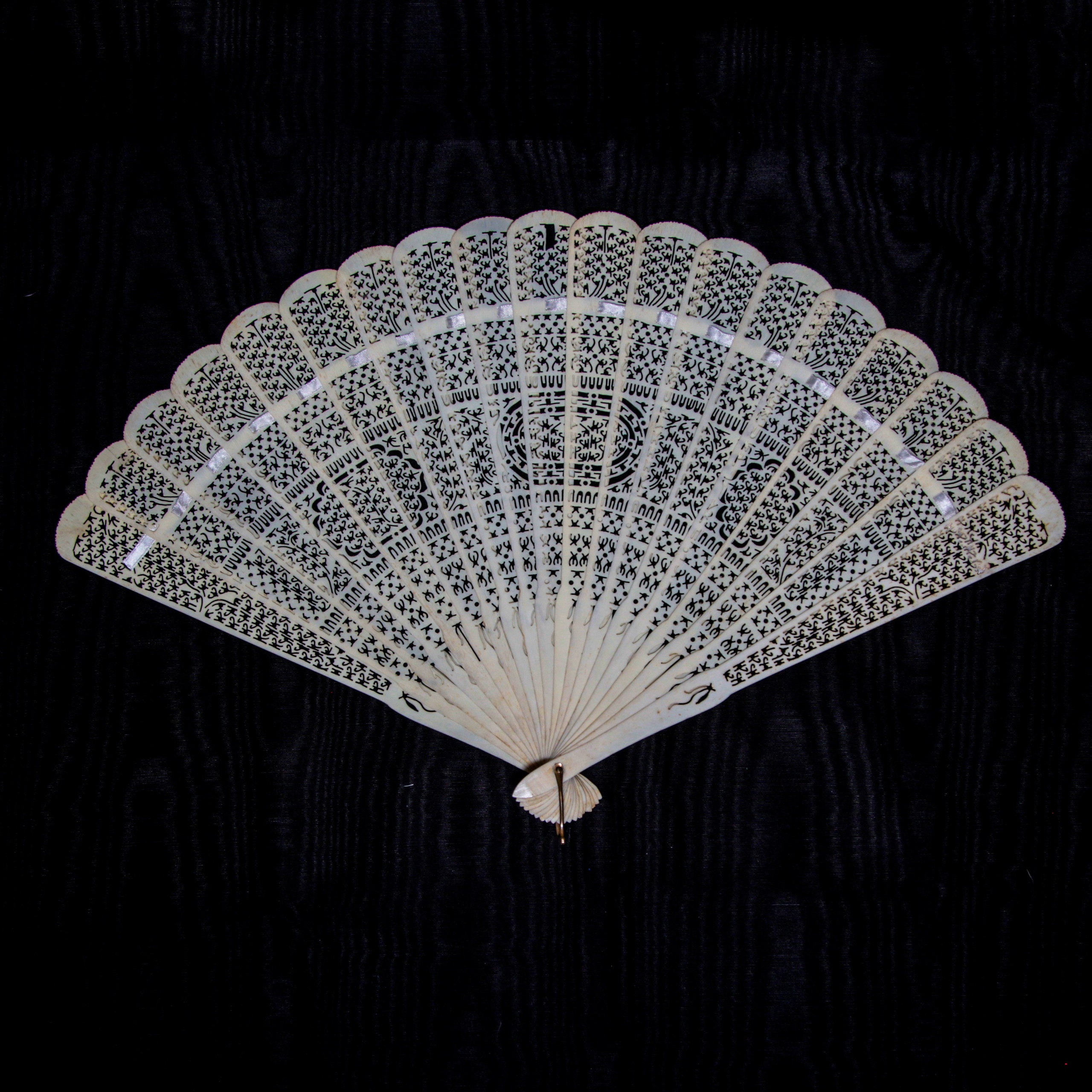 Whitefan. Современнные и актикварные украшения в Барселоне, Москве и Санкт-Петербурге