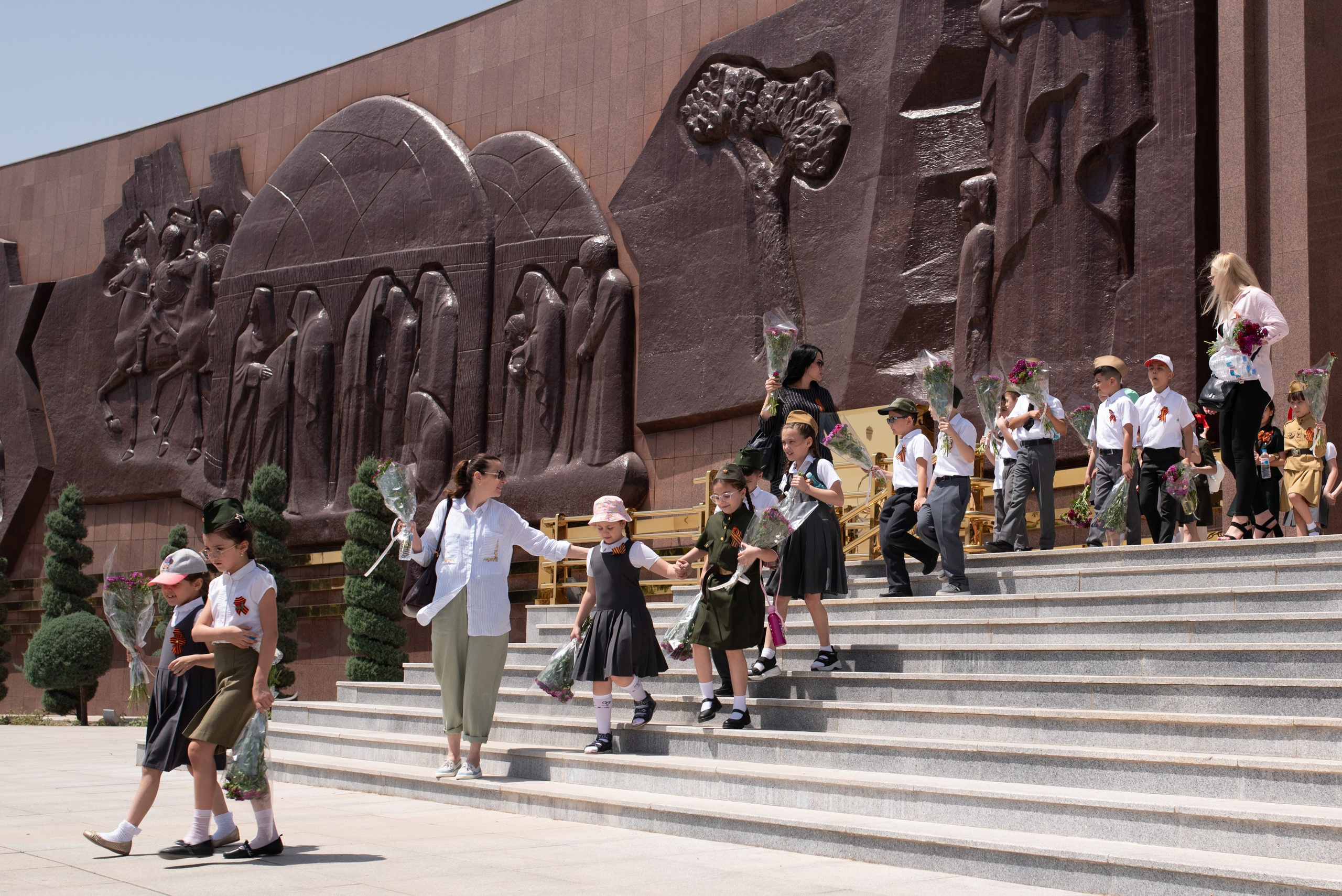 Вечный огонь 2"А» класс. Ваш фотограф в Ашхабаде Гамлет Осипов