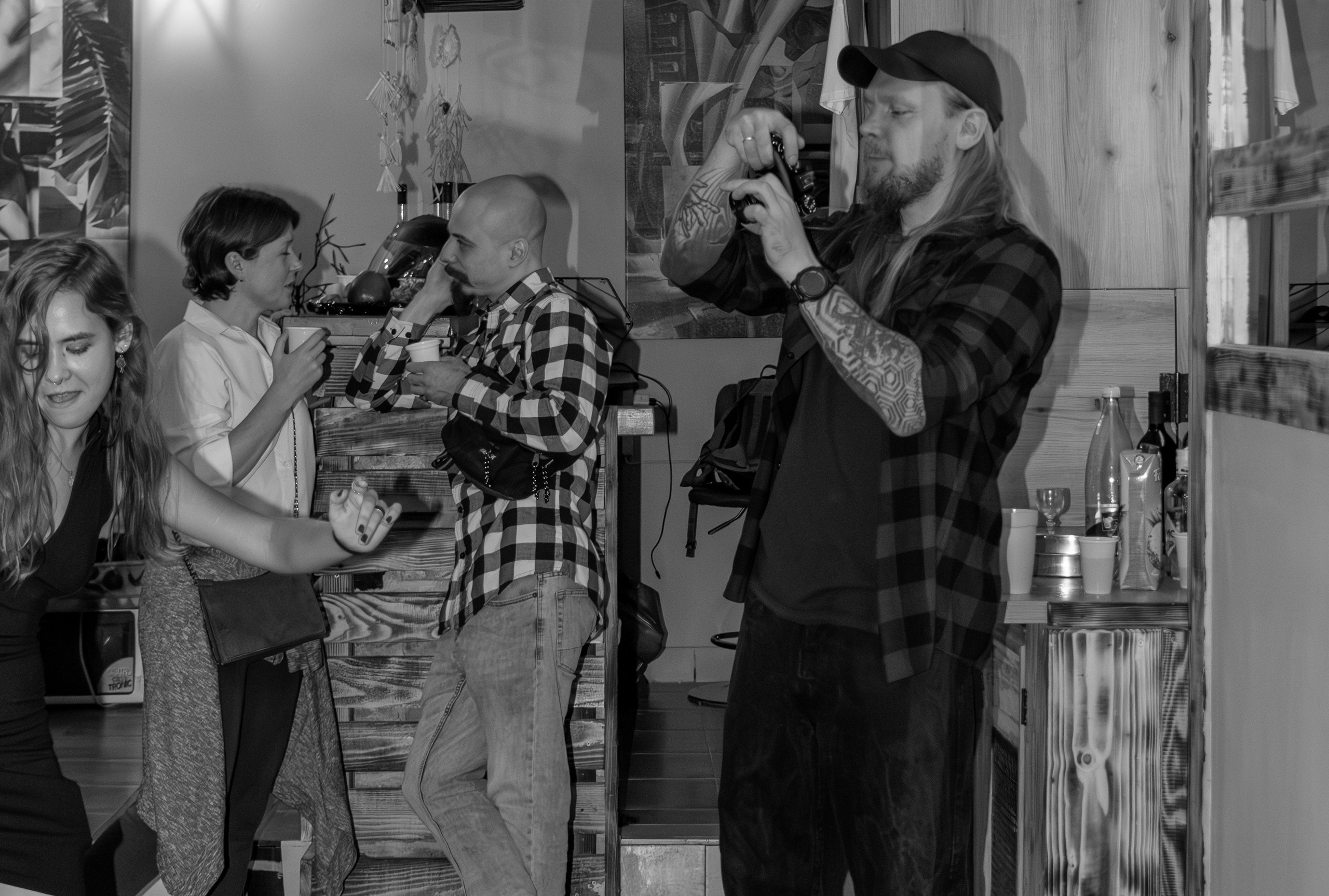 Репортажно фотографисање са отварања ТАТТО РОИ-а у Новом Саду, Србија. Викторија Федосеенко, фотограф у Србији