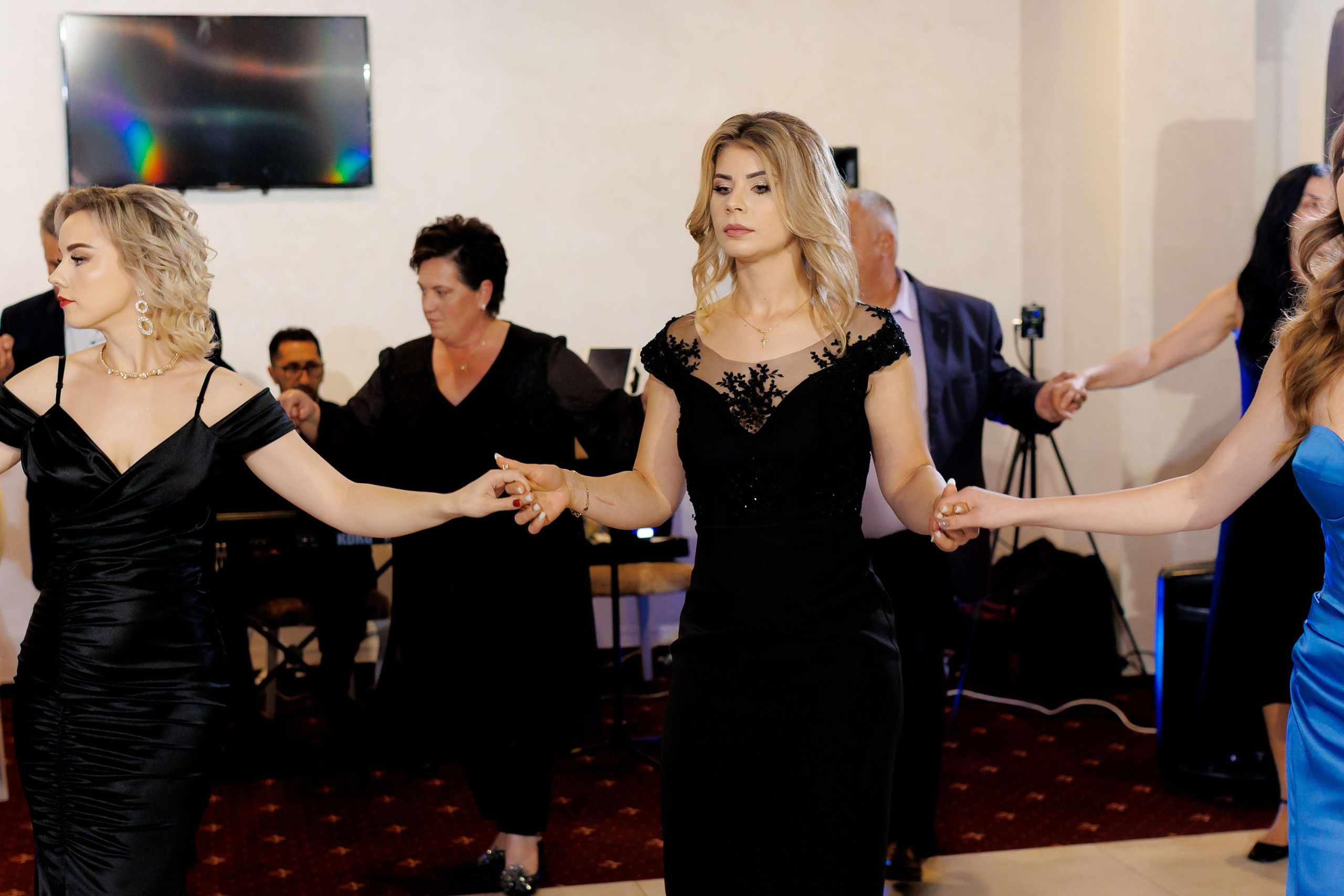 Loredana & Emilian – Ziua Nunții | Videografie - fotografie Botez Suceava, Iași, Botoșani. Servicii foto-video profesionale, pentru momente de neuitat
