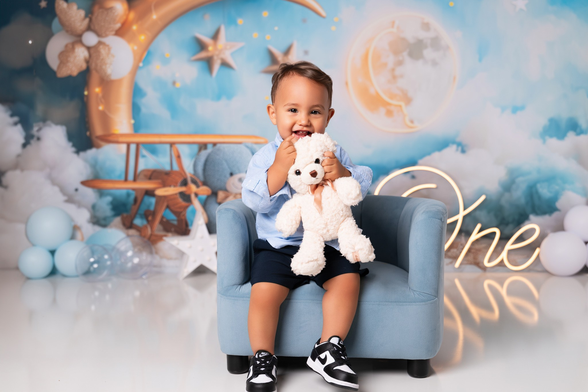 Liam 1 year old photoshoot. Professional family, maternity & newborn photographer in North Charleston, SC, creating timeless portraits