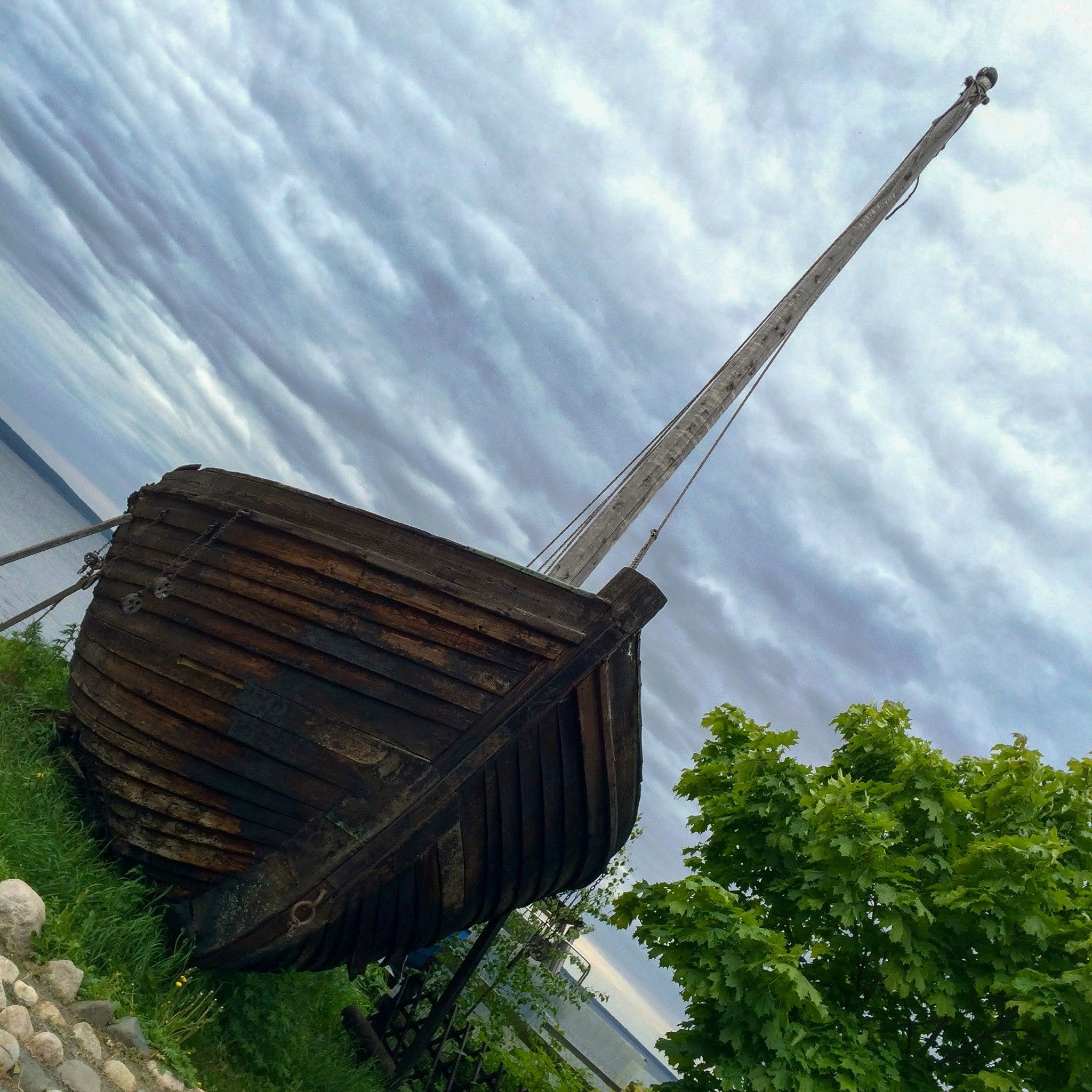 MOBILE PHOTO. UNRATED PHOTO