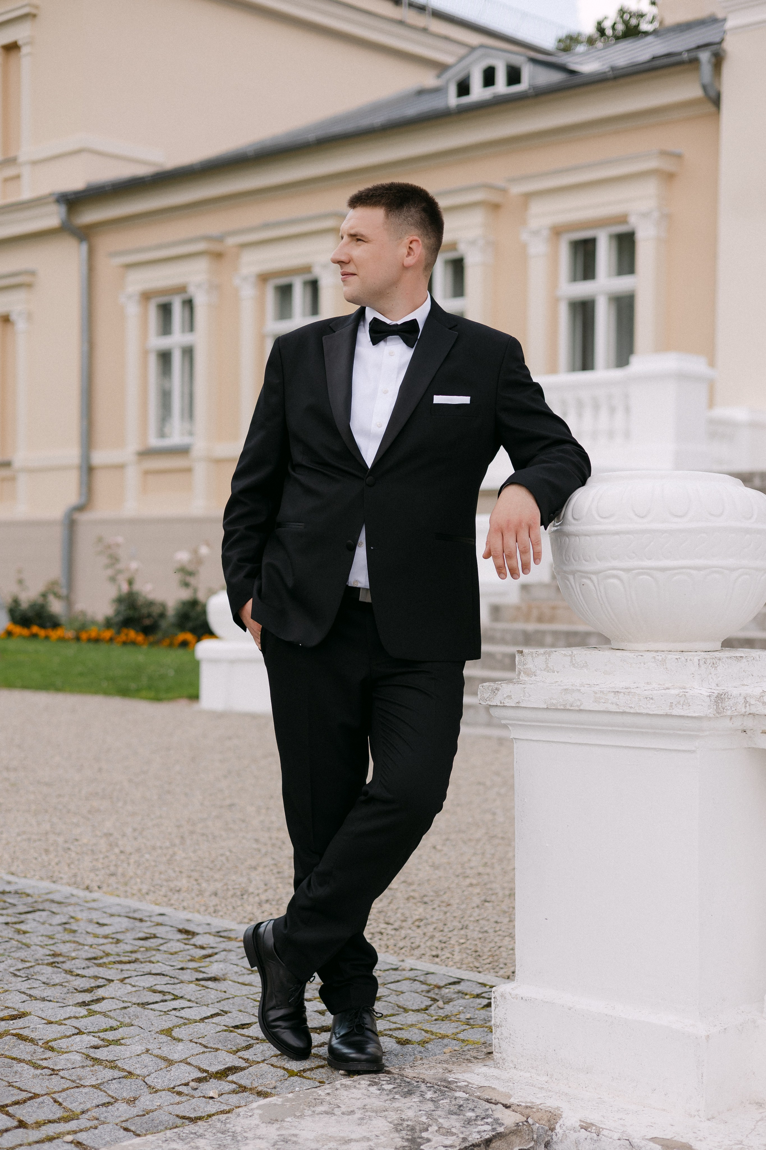 Jaunikio gidas: 5 taisyklės, kaip stilingai atrodyti vestuvių nuotraukose