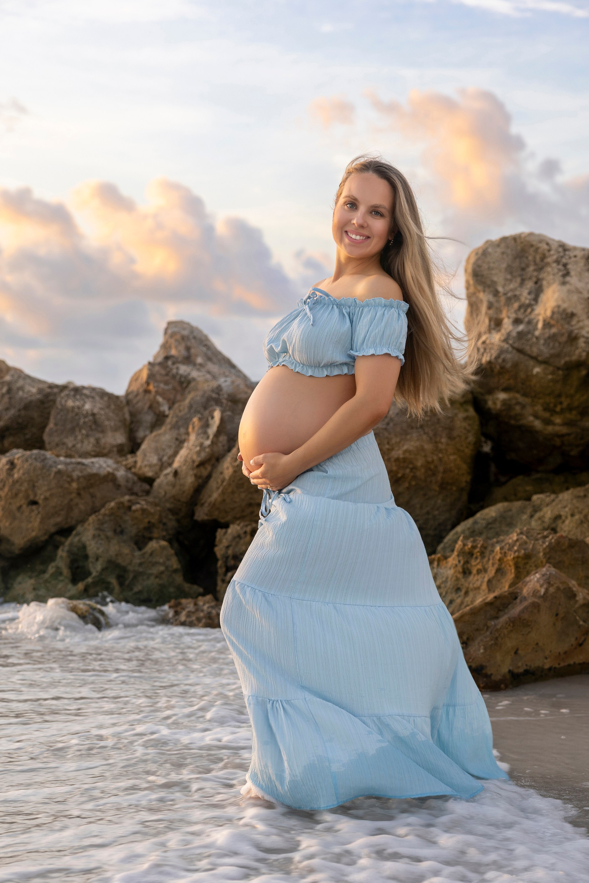 Pregnancy photos. Newborn photographer in Tampa Bay Area, FL