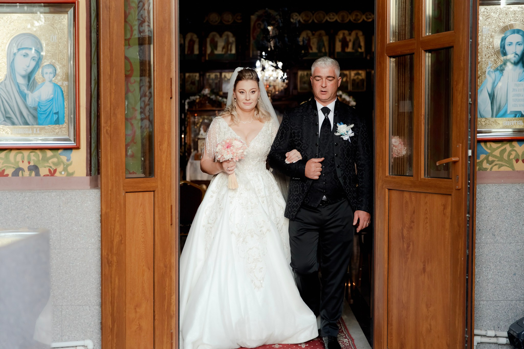 Mihai & Oana. Servicii foto-video profesionale, pentru momente de neuitat