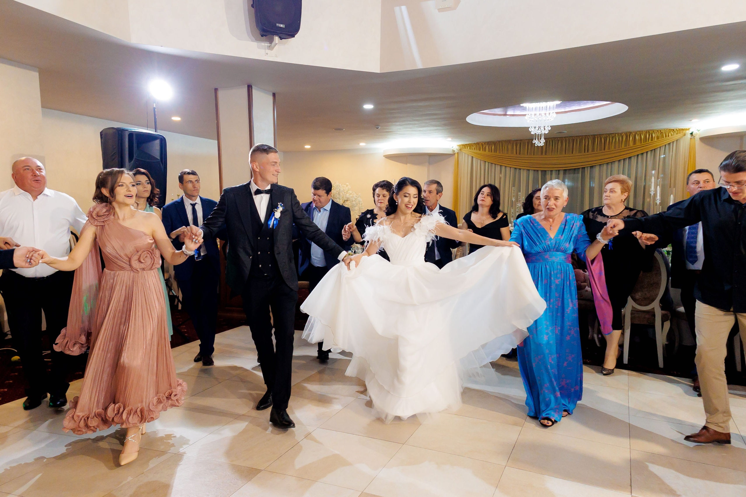 Loredana & Emilian – Ziua Nunții | Videografie - fotografie Botez Suceava, Iași, Botoșani. Servicii foto-video profesionale, pentru momente de neuitat