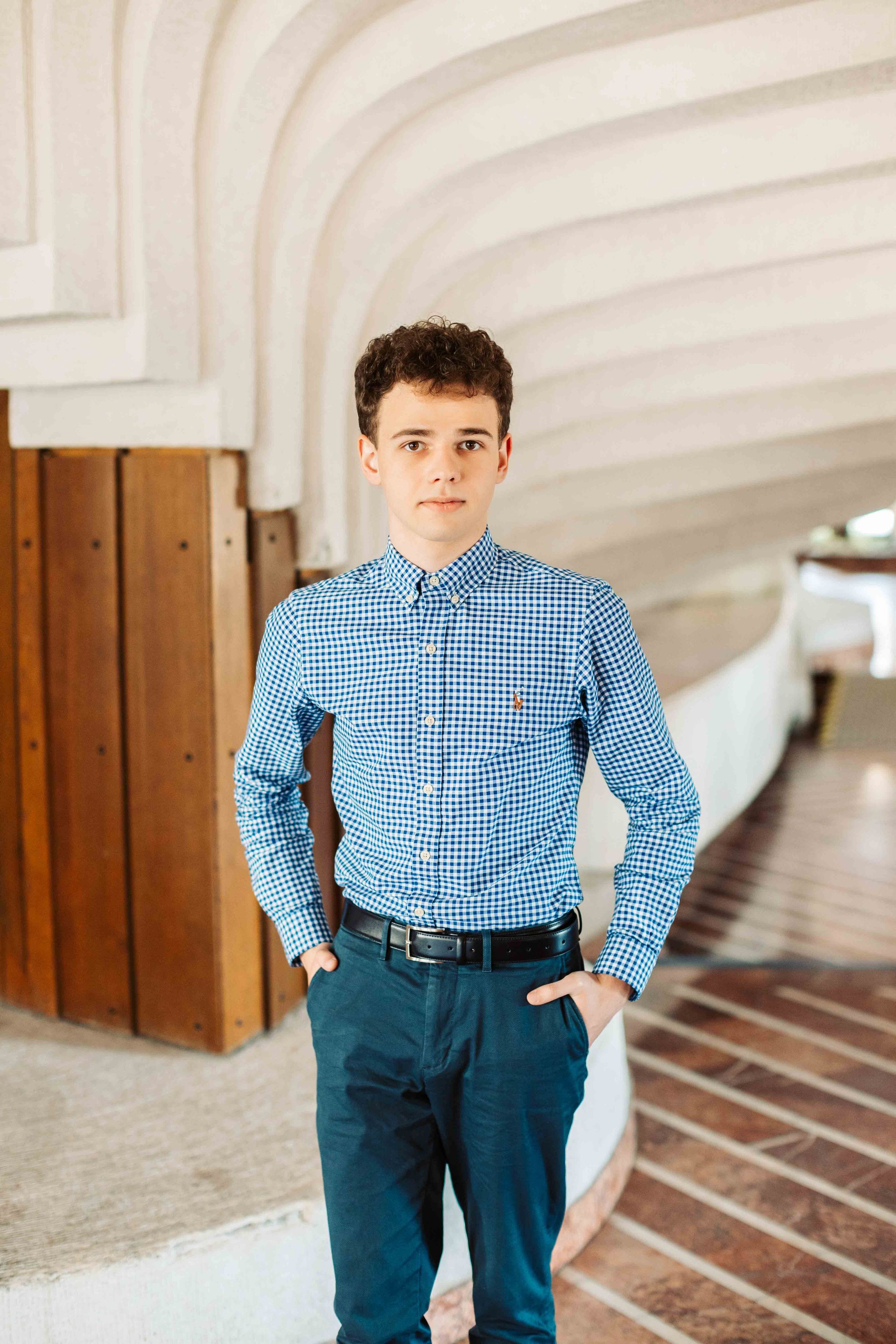 12C — Unirea. Contrast Studio