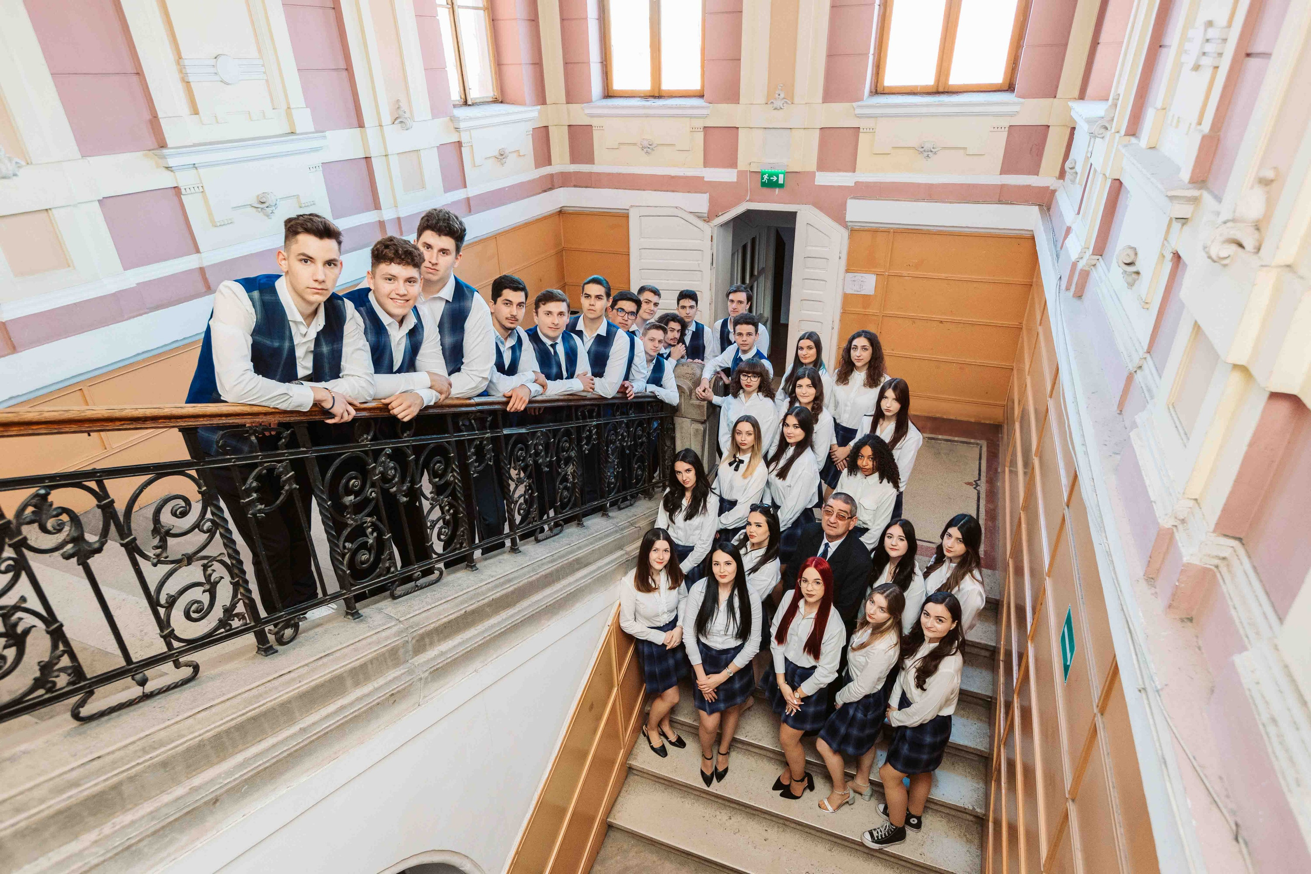 12C — Unirea. Contrast Studio