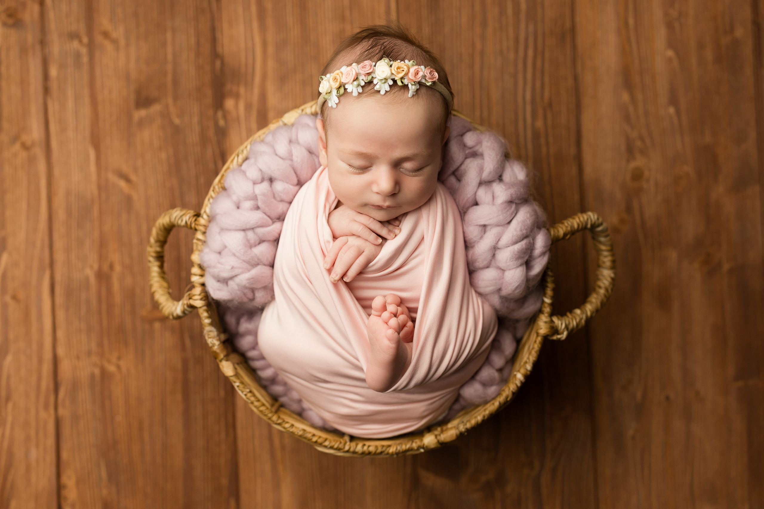 Newborn photoshooting. Mtv photography