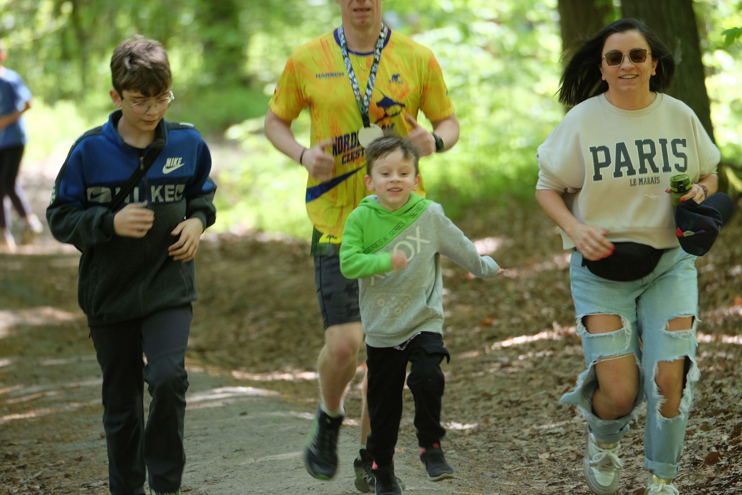 Aleksandryjska Piątka po lesie. Main