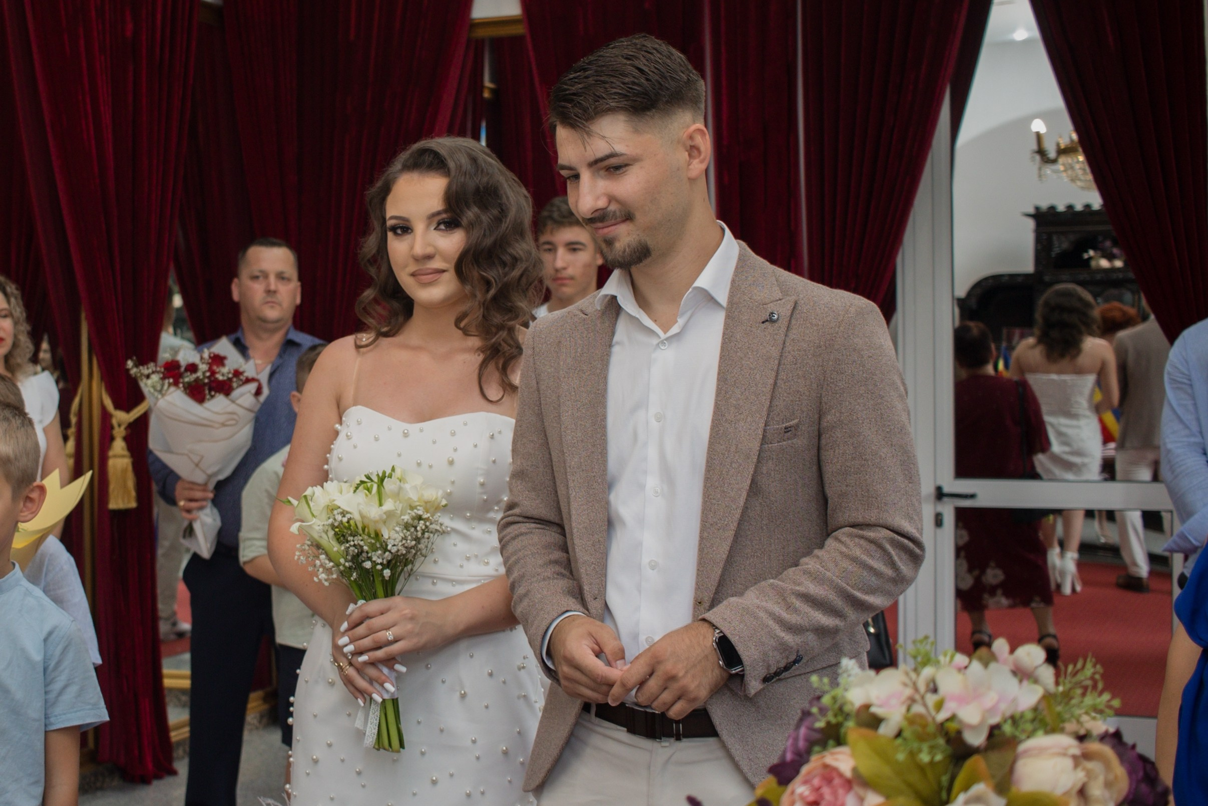 Ana & Mihai. Fotograf si videograf — evenimente si studio