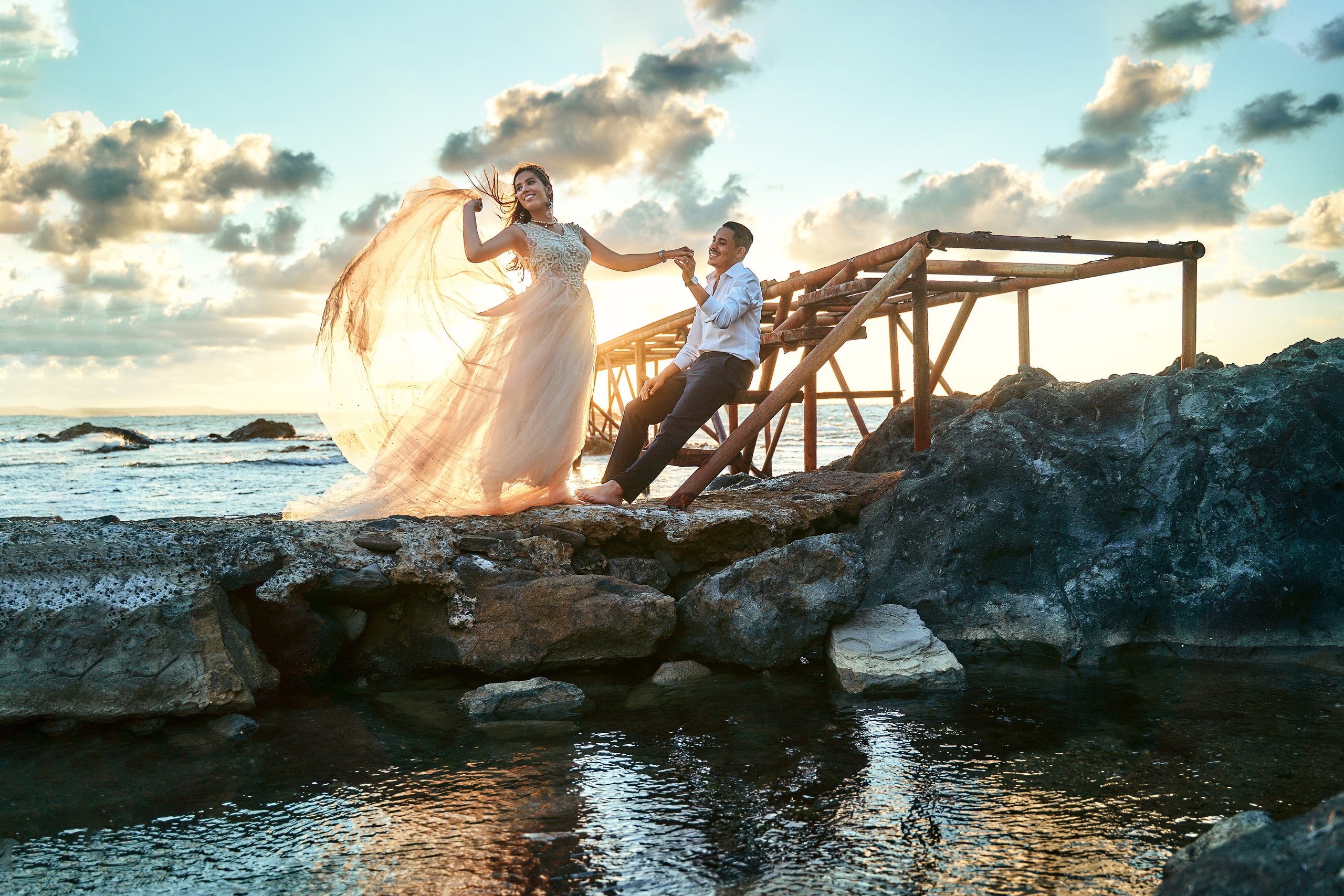 Фотосессия в Стамбуле для жениха и невесты в воздушном платье