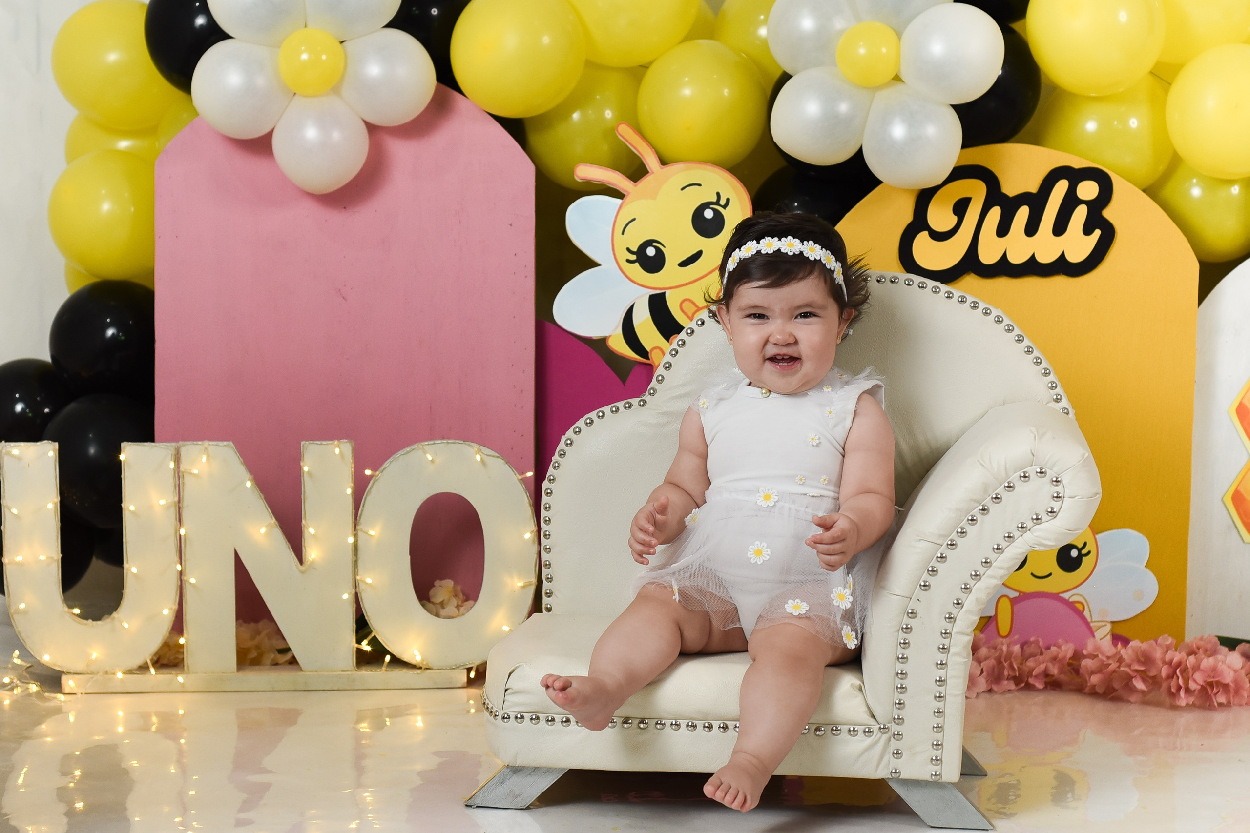 Sesión 1er añito de Juli. Temática: Abejita de Plim Plim +  Mini Sesión Navideña. Fotografo de casamiento en misiones y fotógrafo de familia  Posadas