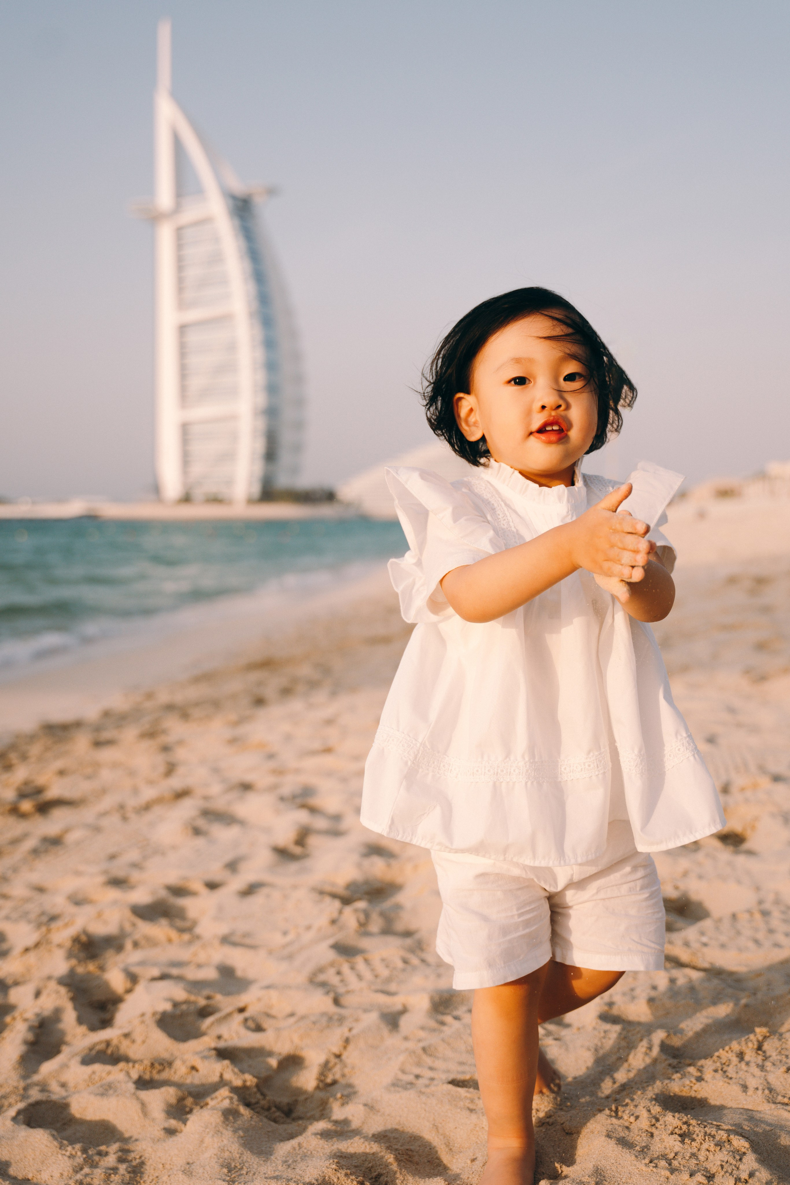 Wavy beach day. Angela Iakovleva — Family Photographer in Dubai