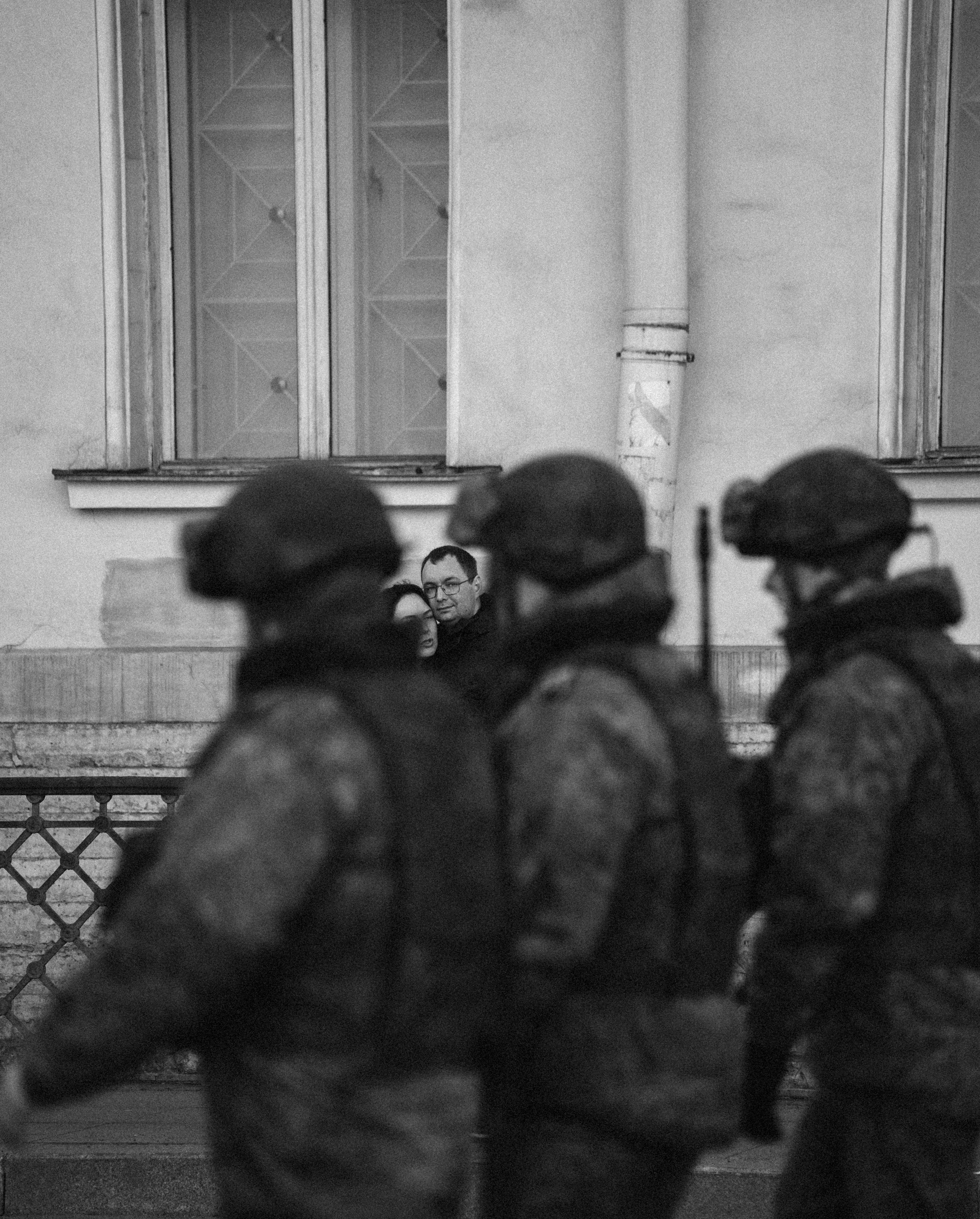 2025. Стрит-фотография, полная абсурда, идиотизма и красоты