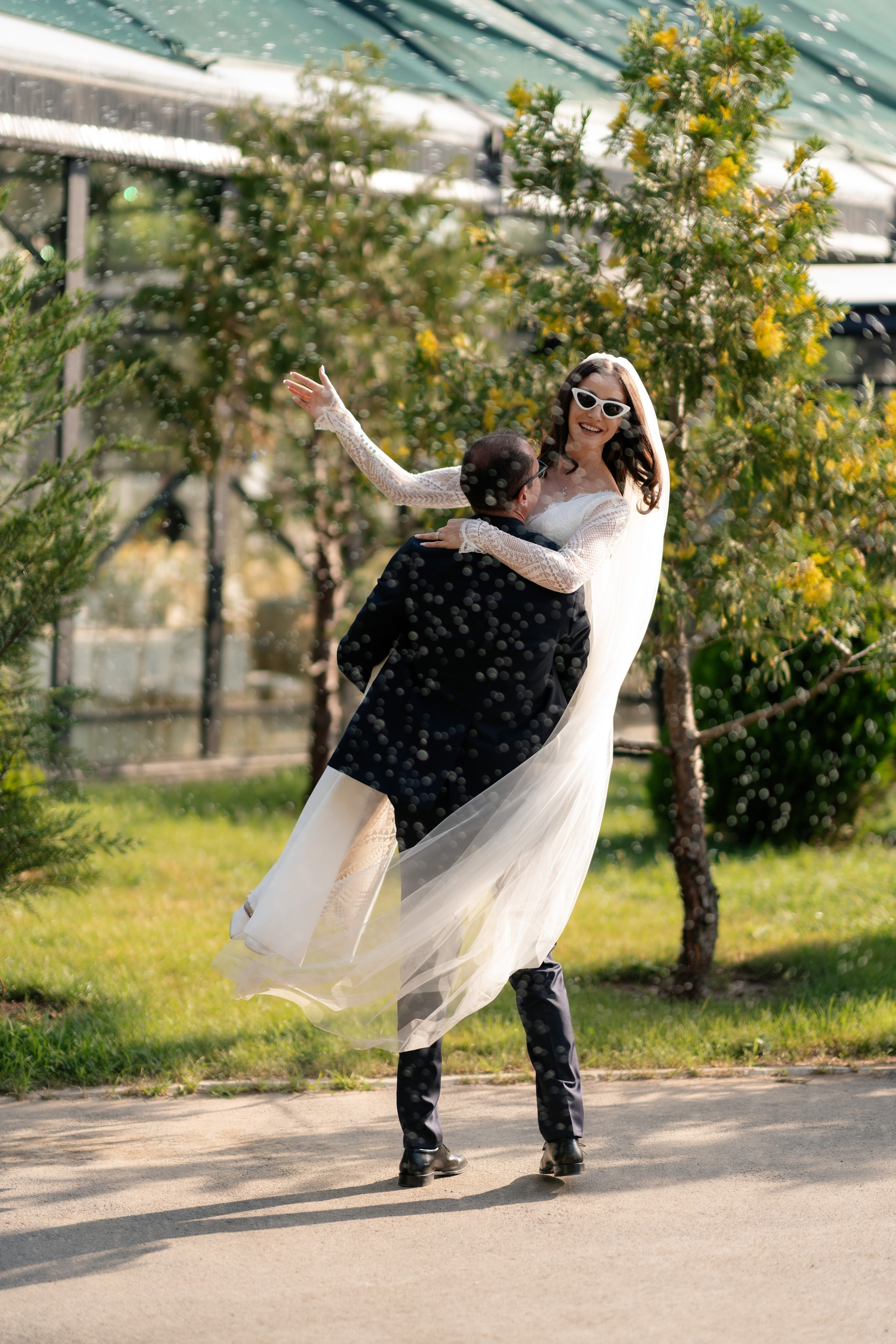 Elly & Andrew. Destination Wedding Photographer Alex Pasarelu