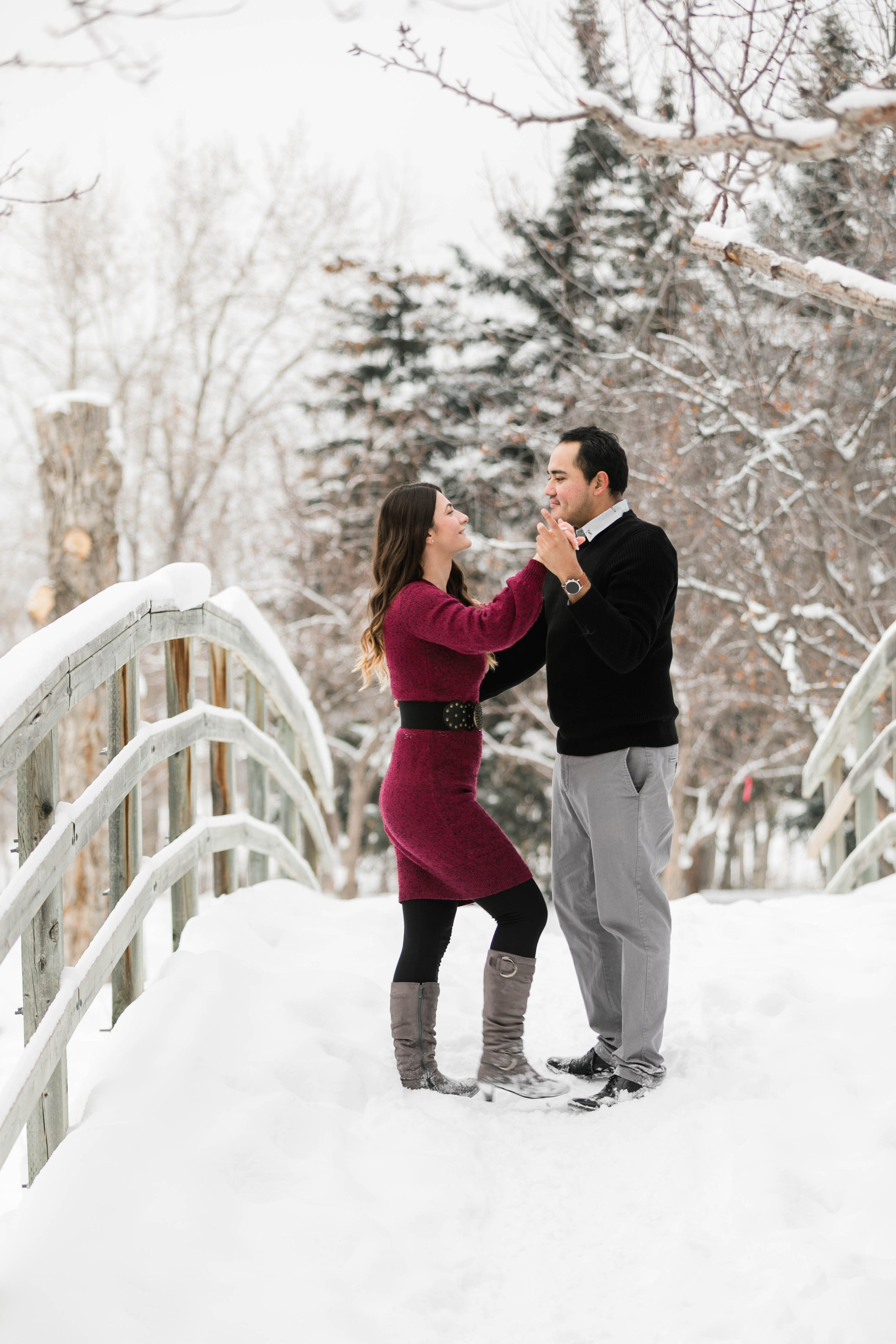 Iván & Andrada — Princes Island Engagement. Fotografía accesible en Calgary