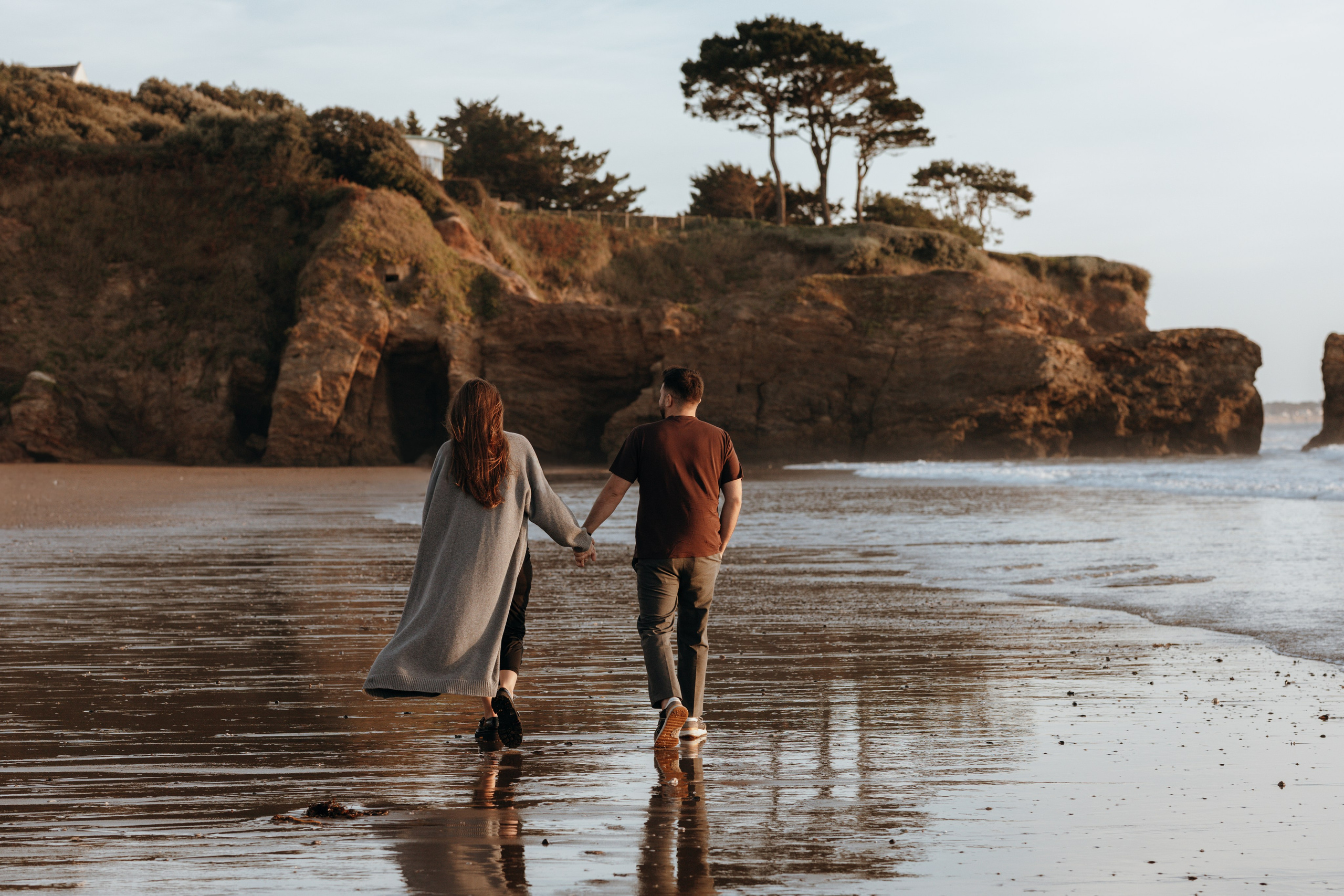 Sunset maternity photoshoot. Annah Louwagie — Lifestyle photographer for couples, families & brands | France & worldwide