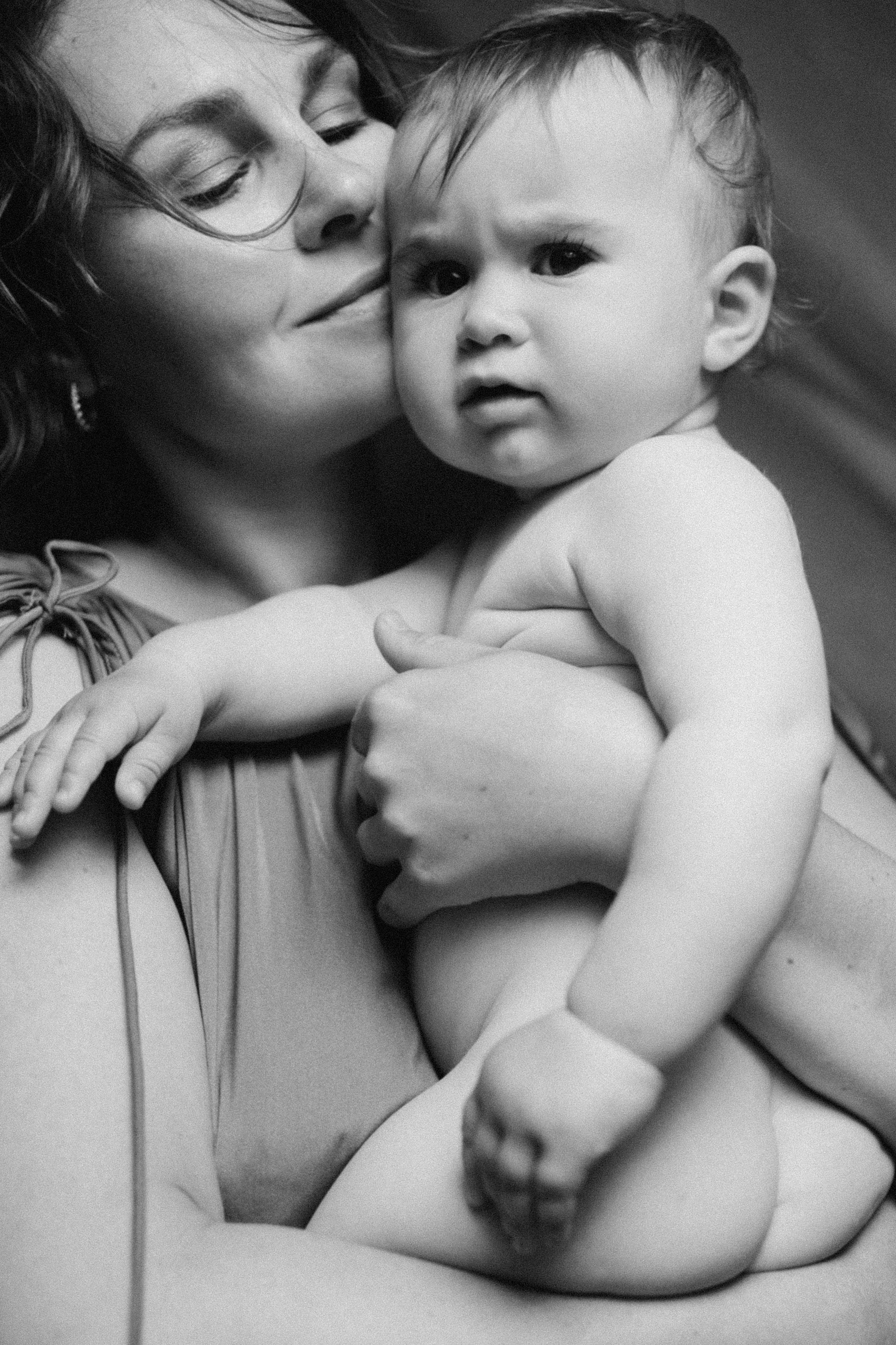 Julia & Grace. Family photographer in Helsinki, Victoria Guadagno