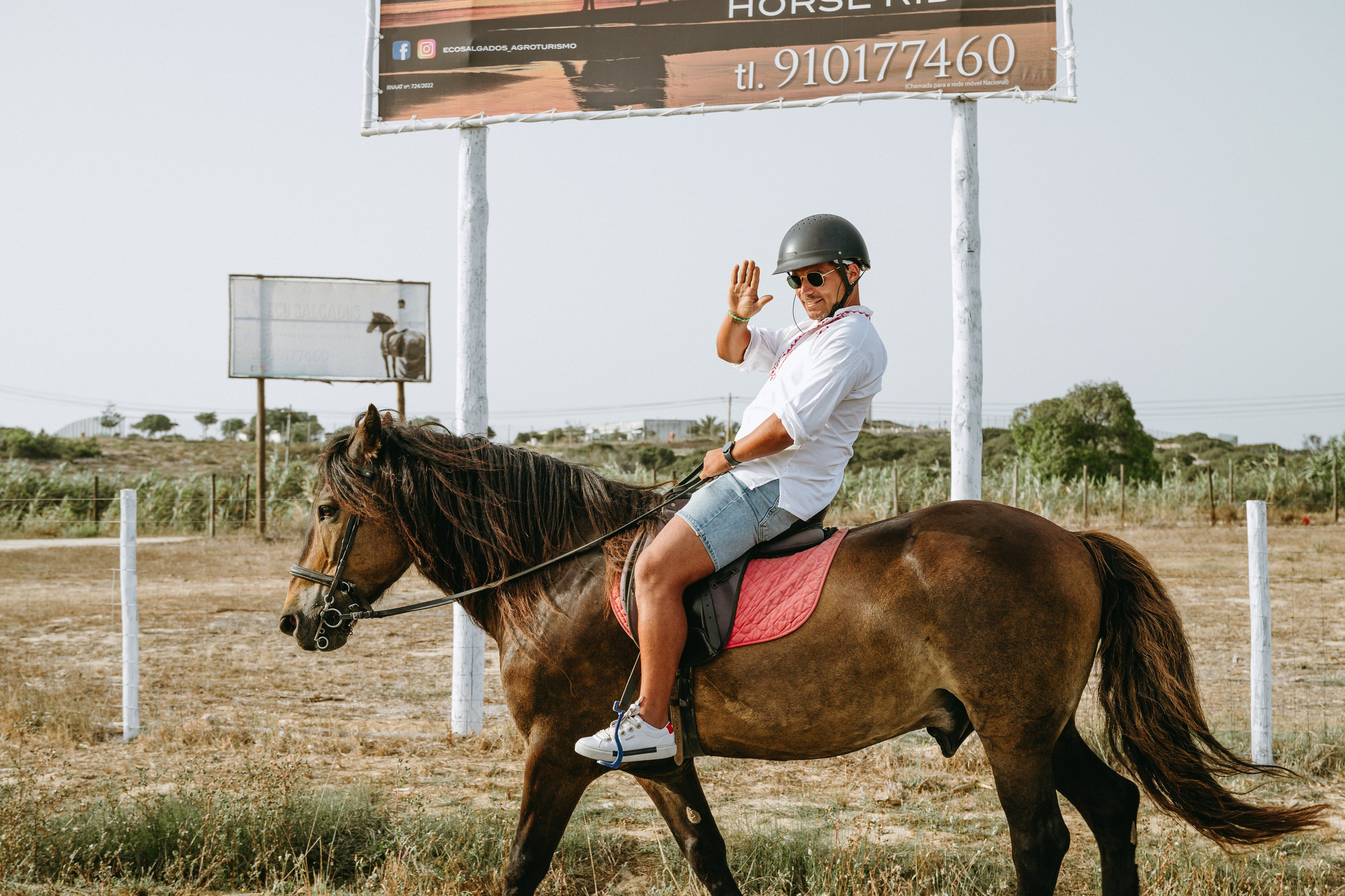 Marlene & Tiago com filhos. Passeios a Cavalo na Praia Peniche | Eco Salgados Agroturismo