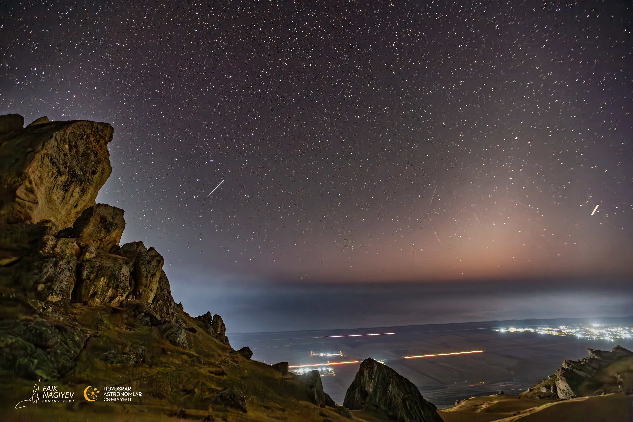 Beşbarmaq dağı ulduzlar fonunda. Həvəskar Astronomlar Cəmiyyəti — Astronomy.az