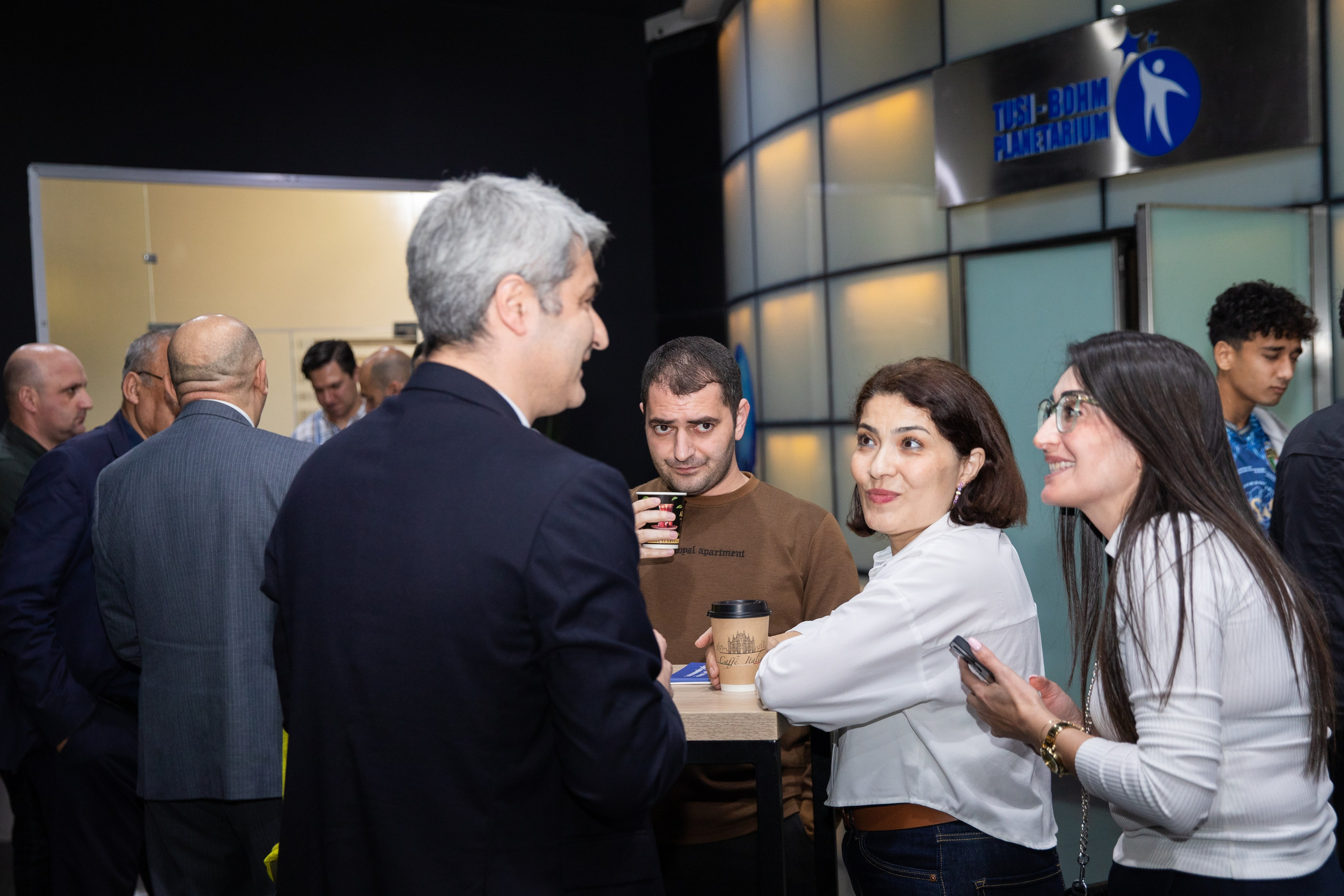 “Astronomiyada Əsas Anlayışlar” kitabının və “Fəza və Zamanın Elçiləri” filminin təqdimatı. Həvəskar Astronomlar Cəmiyyəti — Astronomy.az