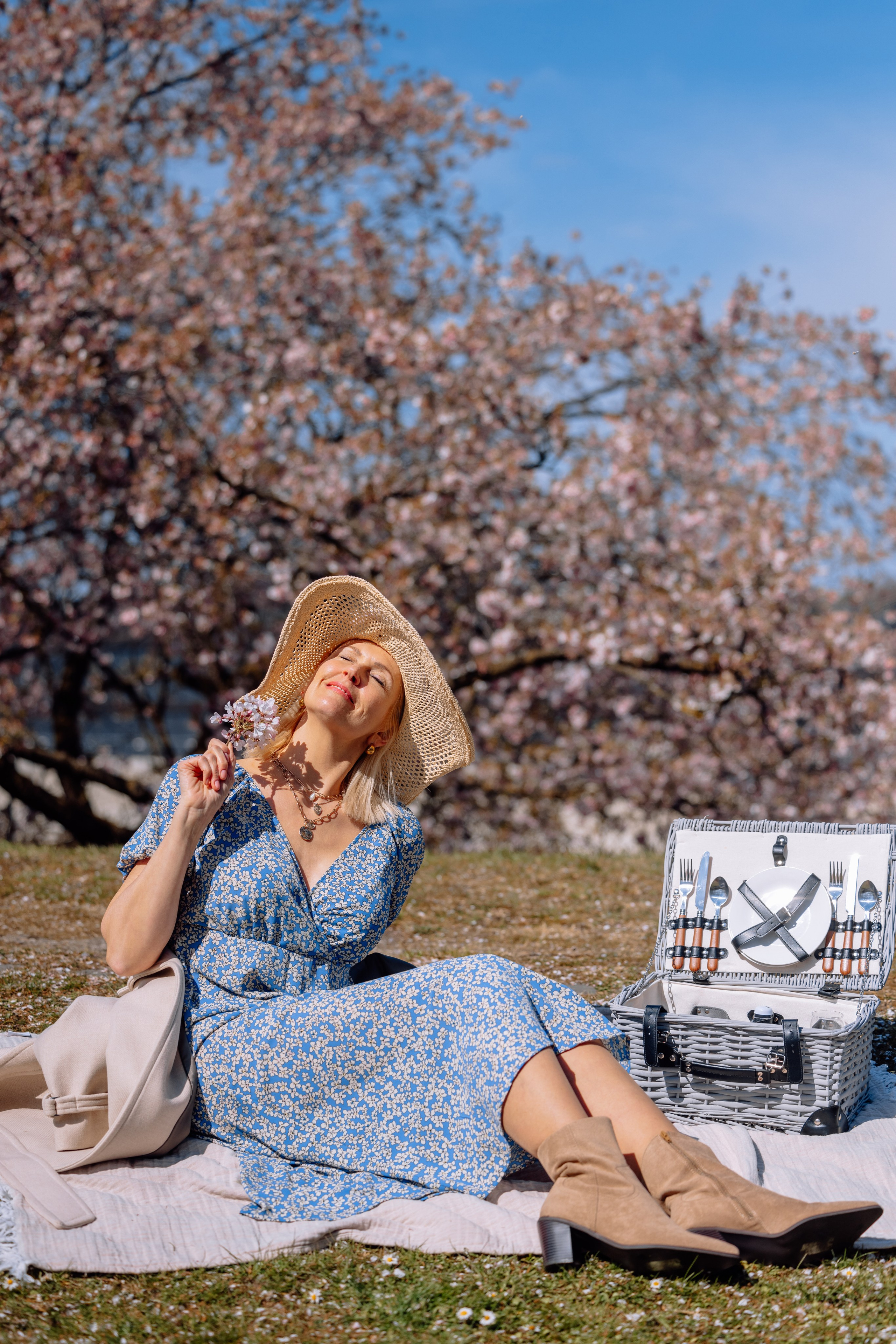 Blütezeit im Olympiapark München. Hochzeitsfotograf München Taufe Familienfotograf Tanja Mauke