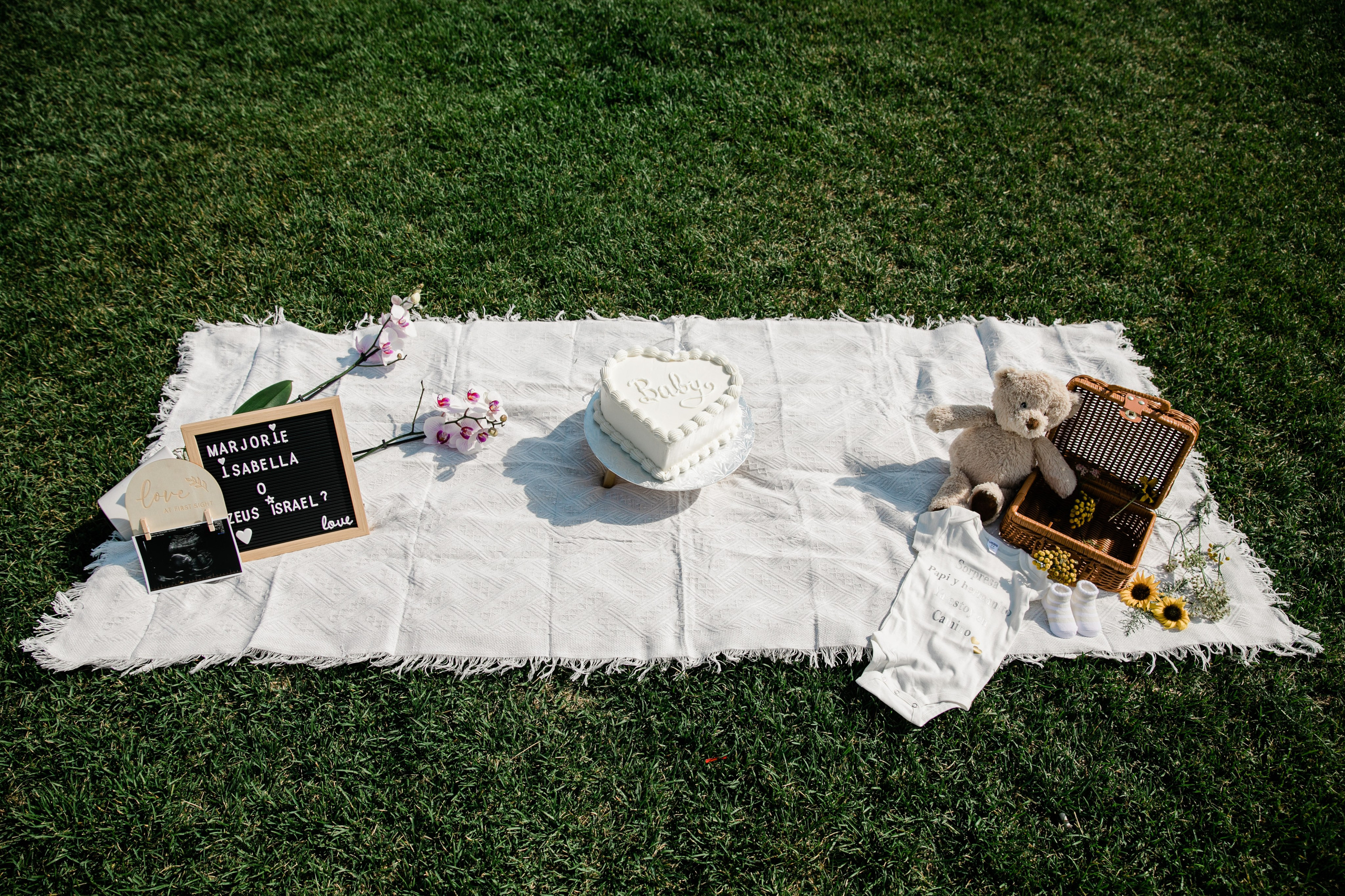 Maternity Photos — Isa — Chestermere. Fotografía accesible en Calgary