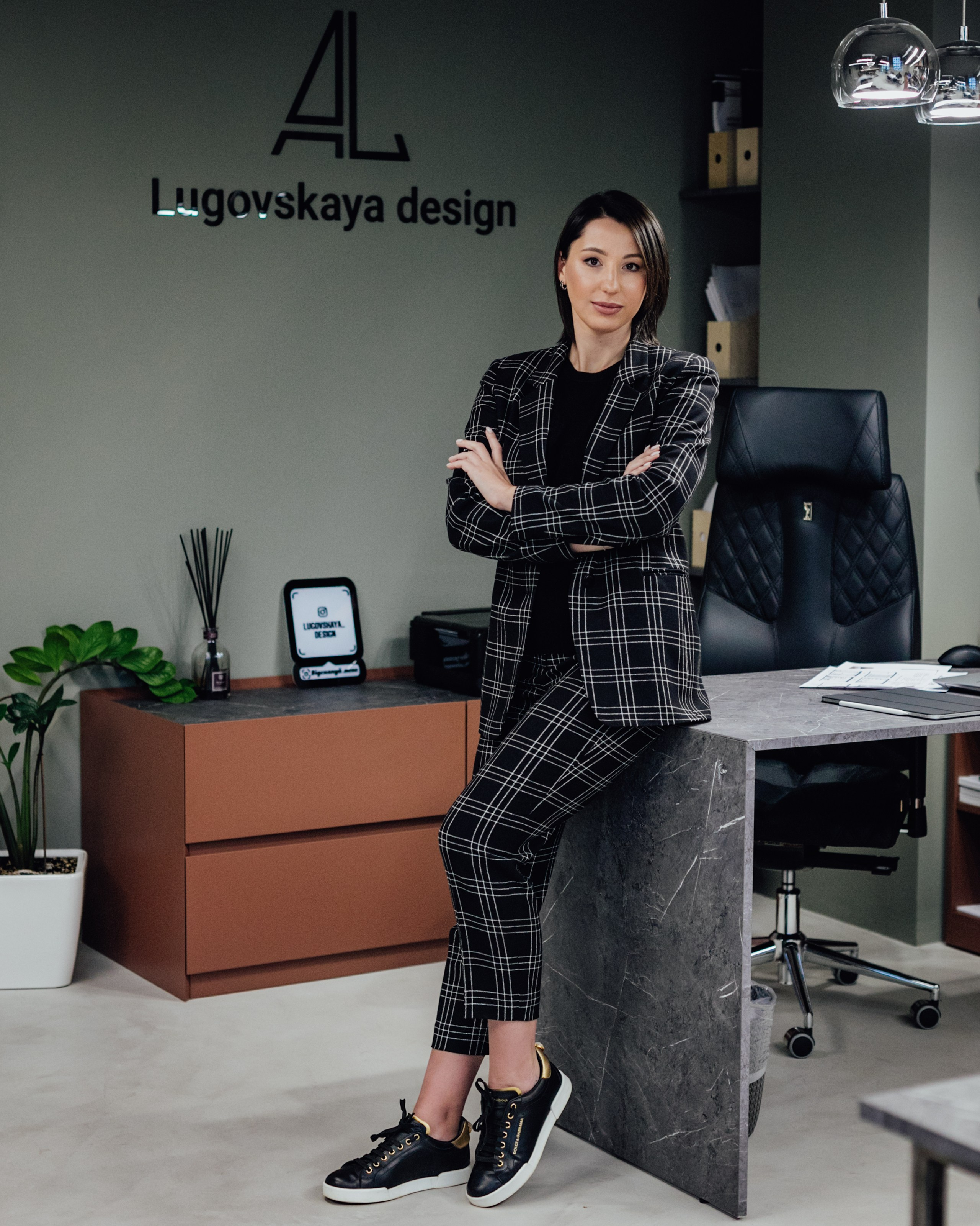 Interior designer Anna. Amazing photo session at a time convenient for you. Y