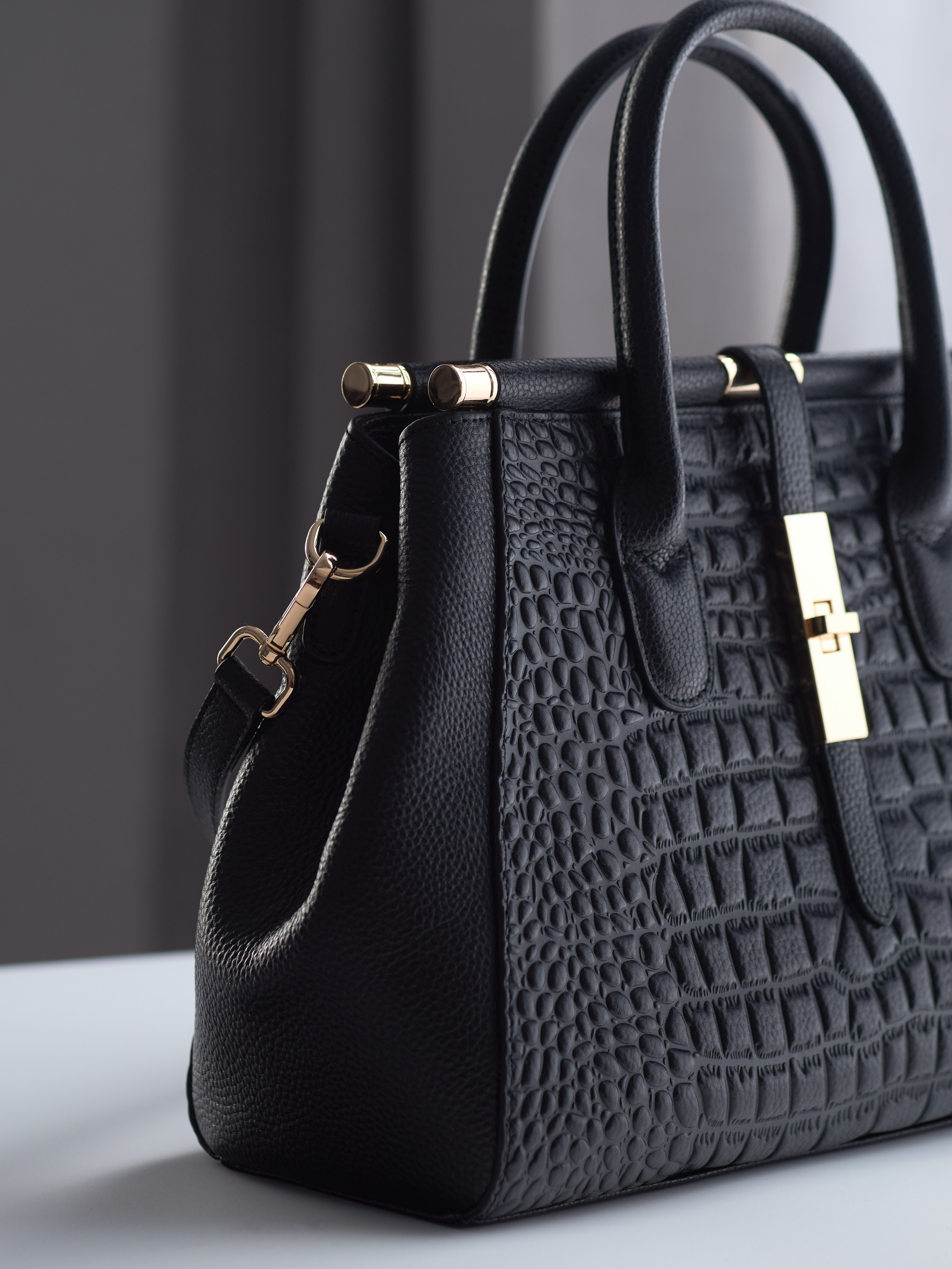 Сумки и кошельки. Предметная фотосъемка в Алматы. Студия фото и видео съемки товаров