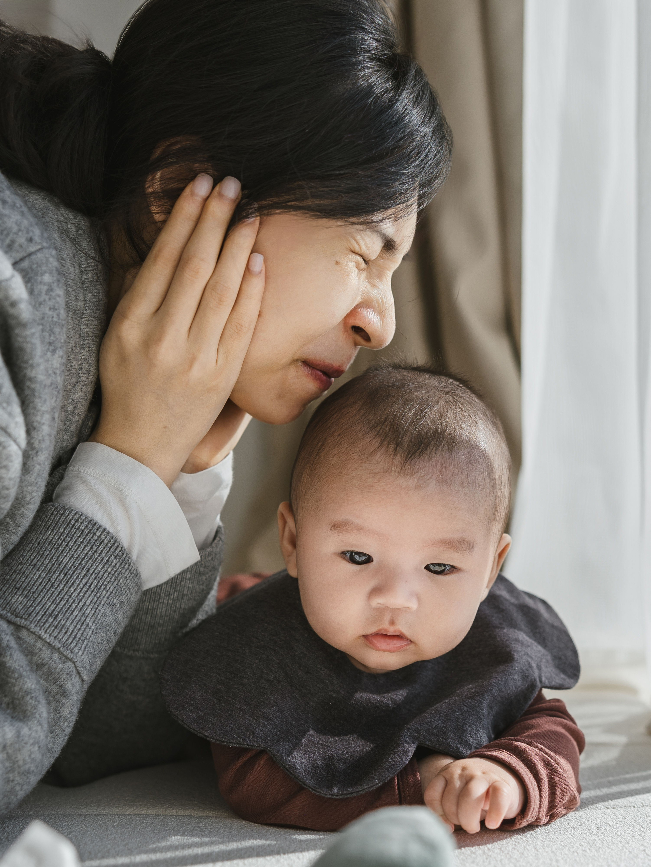 Family photo shoot at the 100th day of life. Shanghai Family Photographer Dora