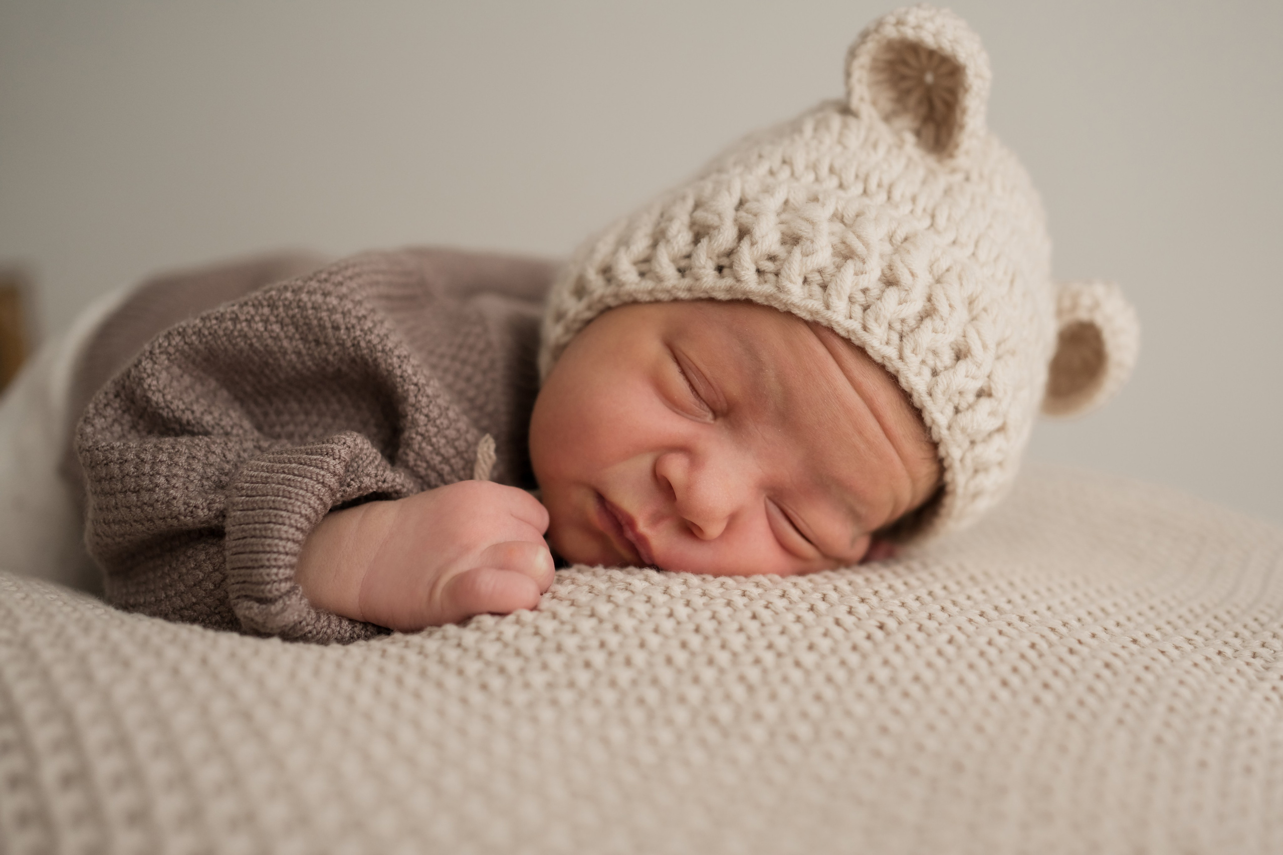 Sweet first days. Angela Iakovleva — Family Photographer in Dubai