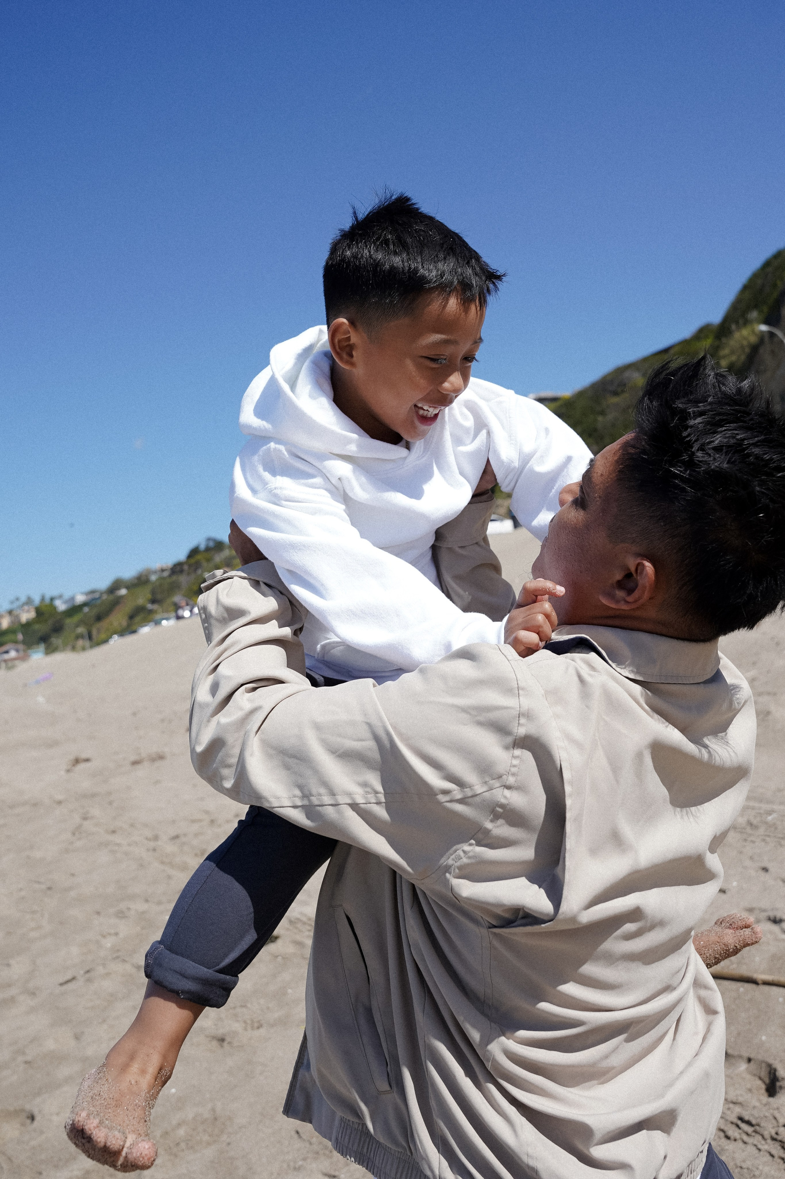 Family photoshoot. Family photoshoot outside. Beach photoshoot. Family holiday photoshoot. Sunset photoshoot