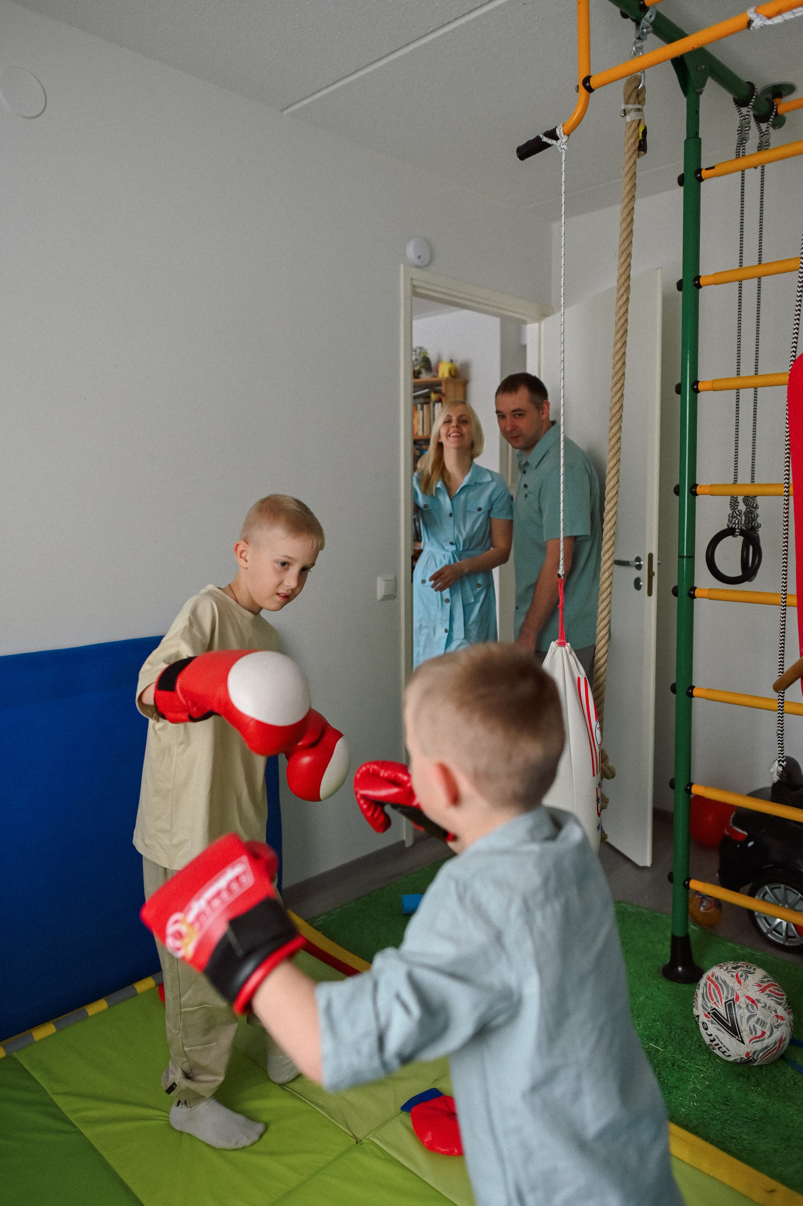 Семейное чаепитие. Детский и семейный фотограф в финляндии дина пулкка. контент фотограф