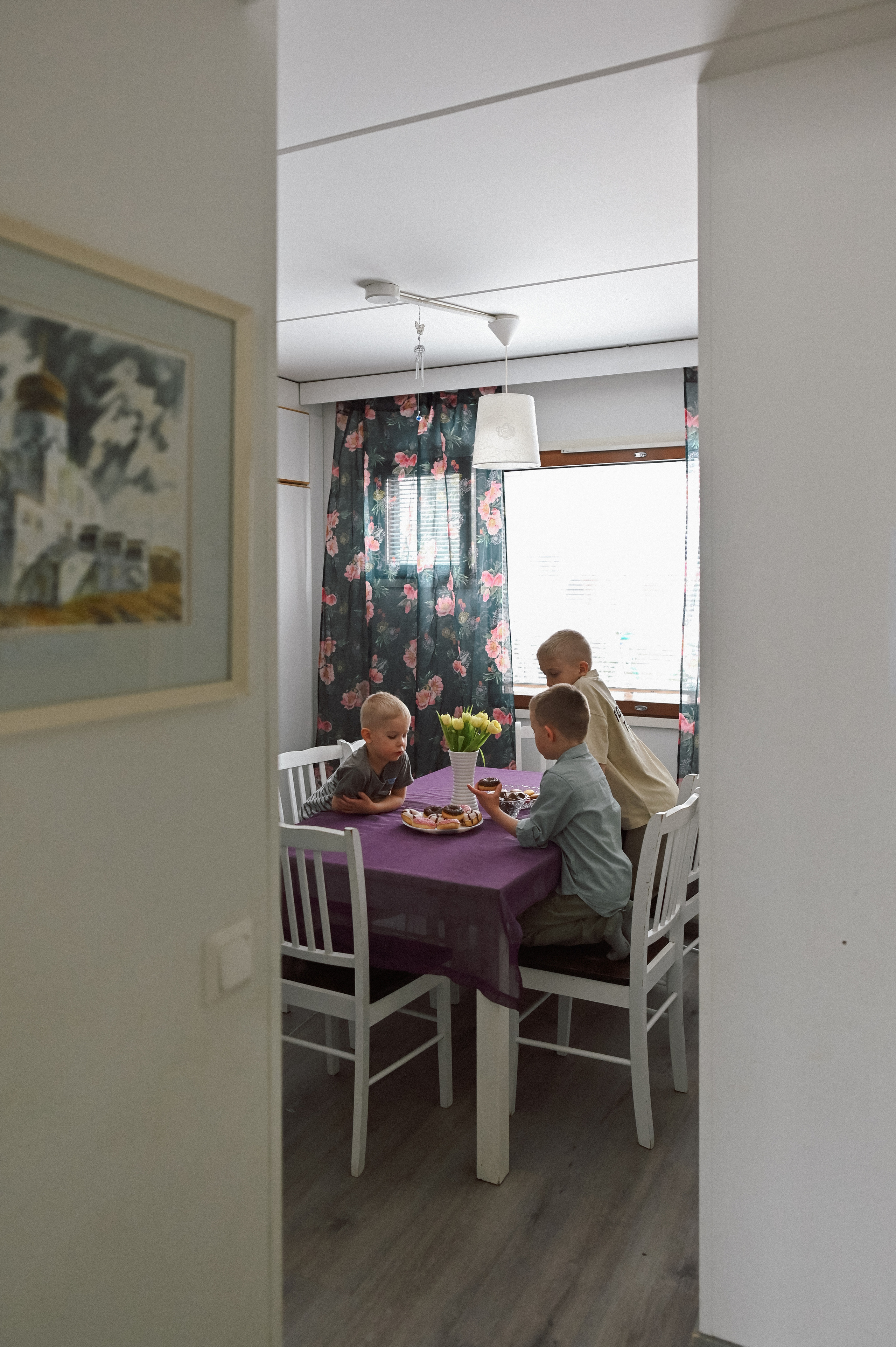 Семейное чаепитие. Детский и семейный фотограф в финляндии дина пулкка. контент фотограф