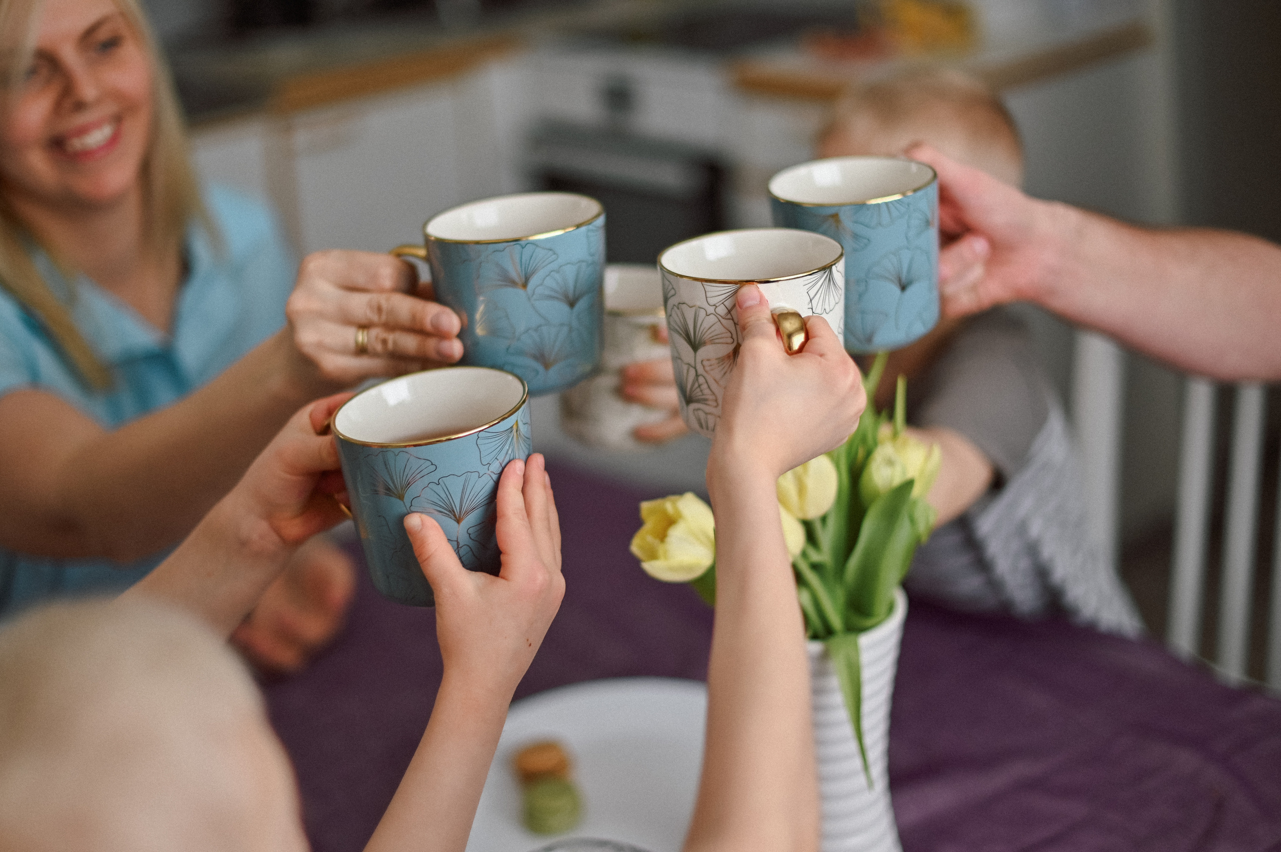 Семейное чаепитие. Детский и семейный фотограф в финляндии дина пулкка. контент фотограф