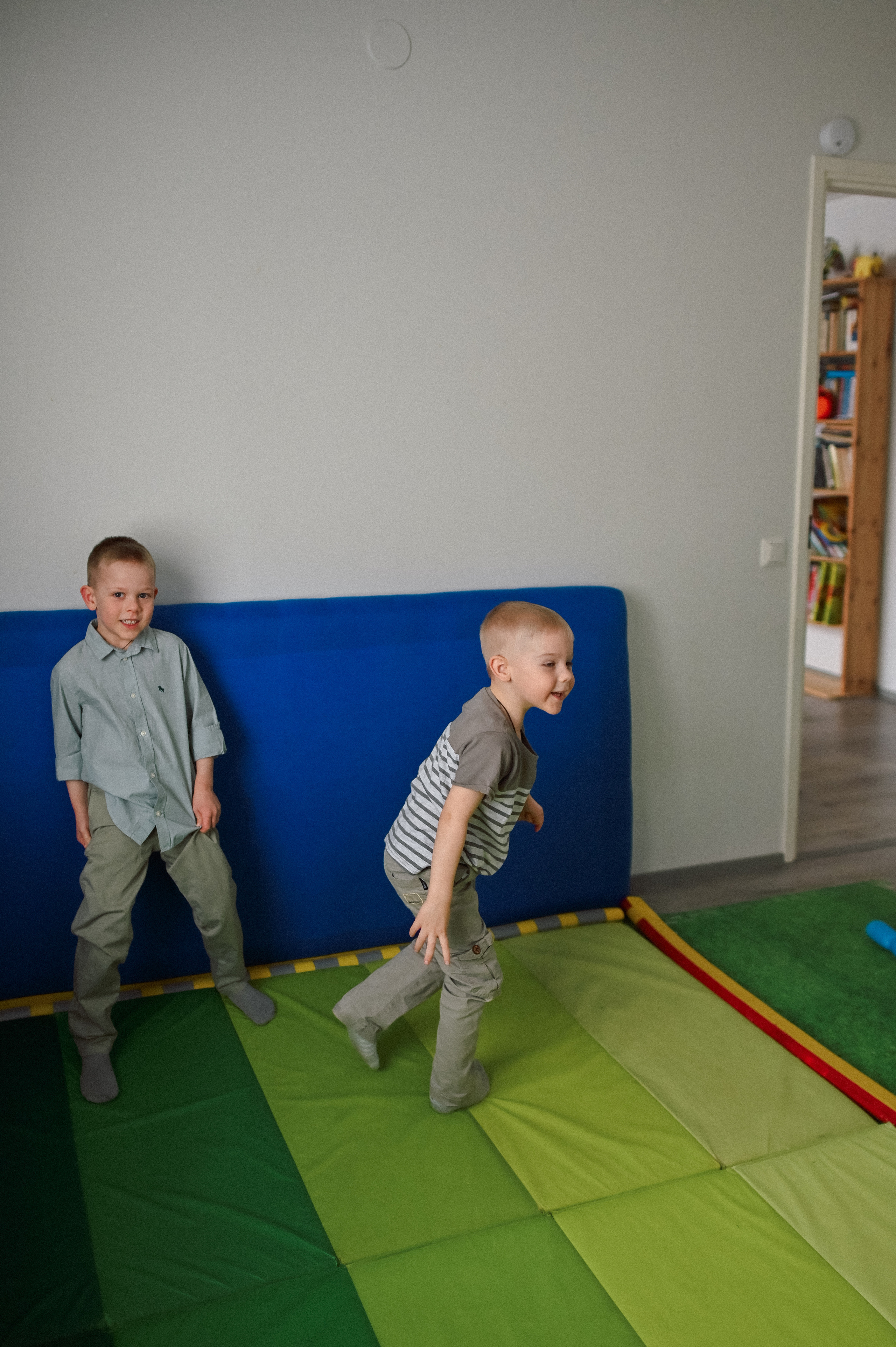 Семейное чаепитие. Детский и семейный фотограф в финляндии дина пулкка. контент фотограф