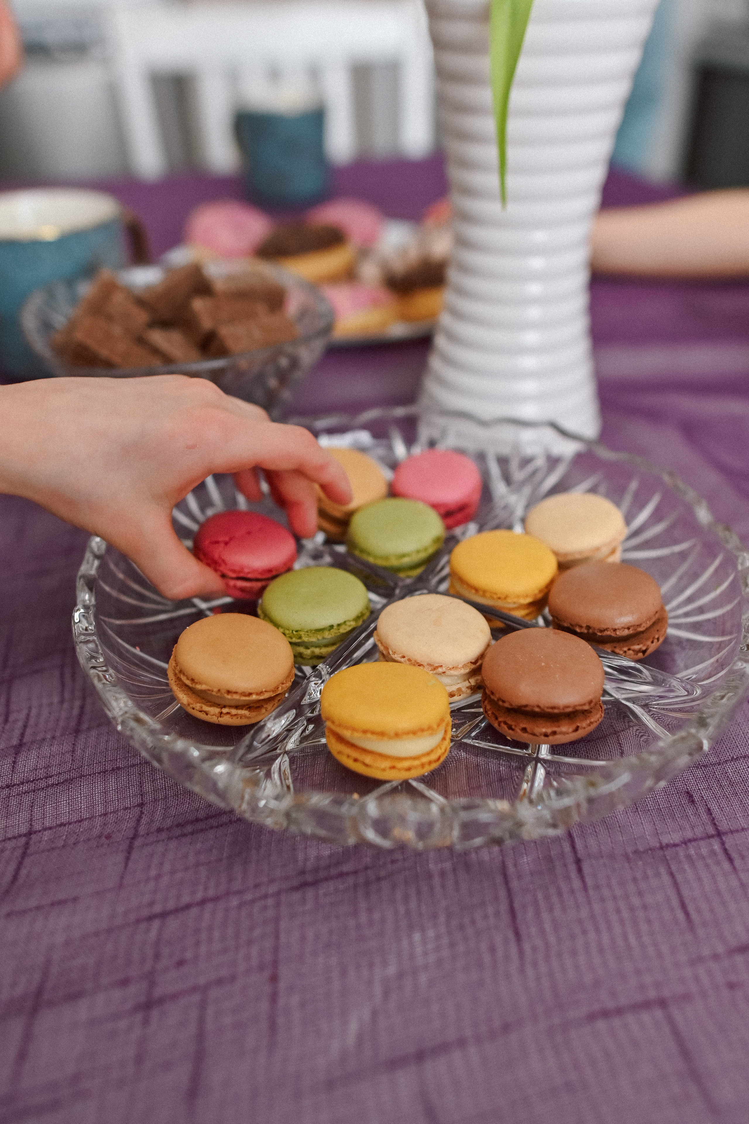 Семейное чаепитие. Детский и семейный фотограф в финляндии дина пулкка. контент фотограф