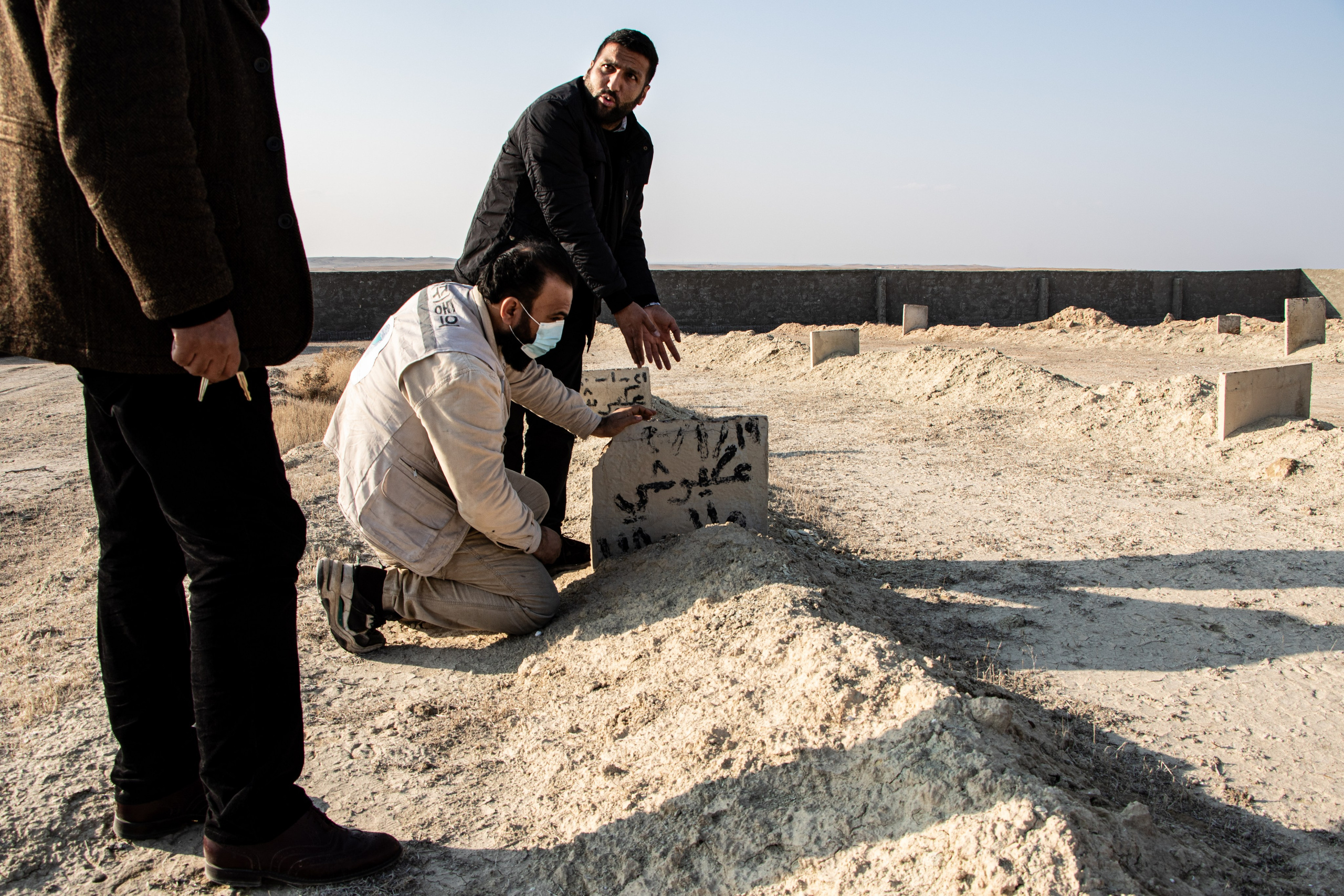 Investigation de l'association Syrian Missing Person qui met en place un cimetière pour les disparus de Daesh.