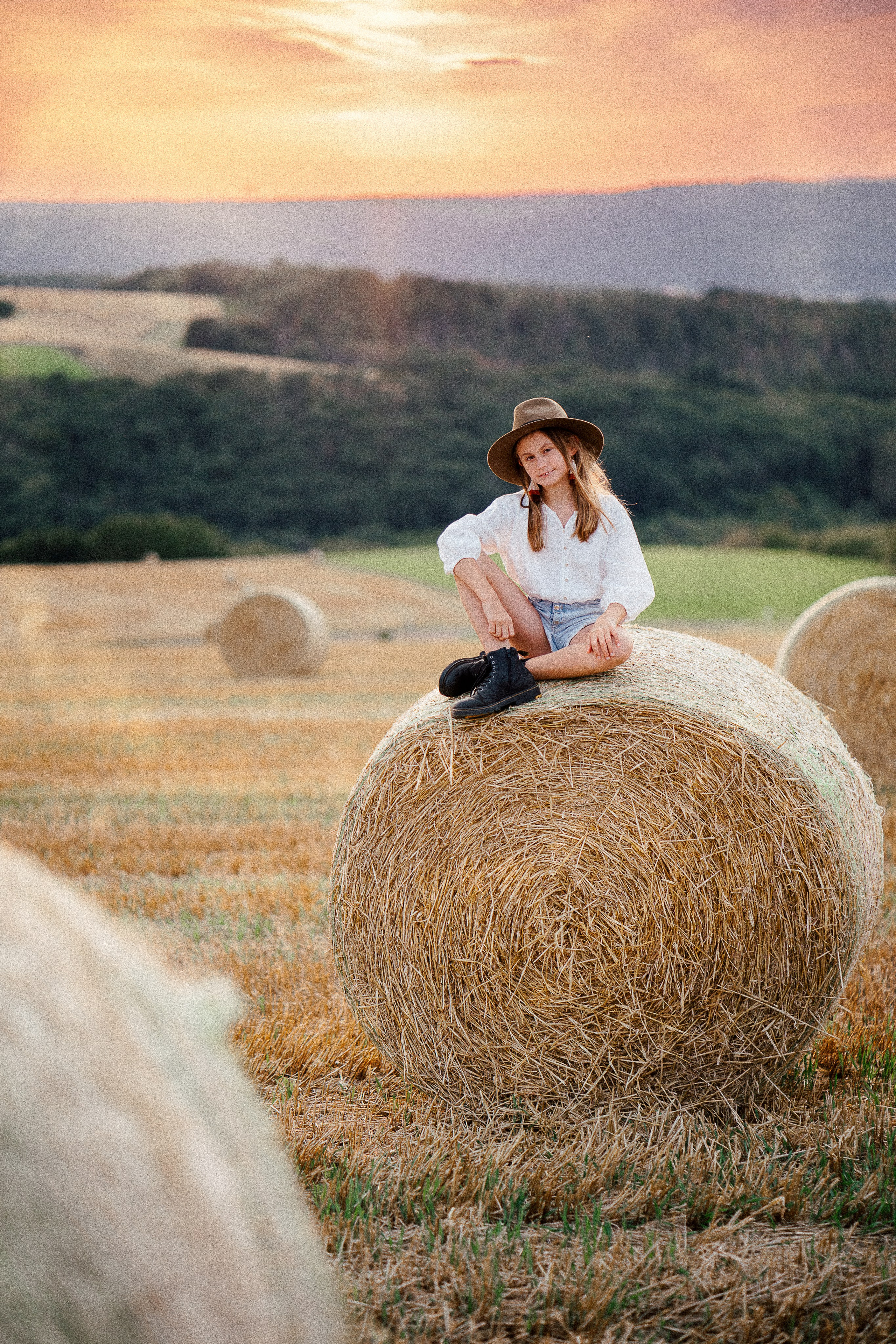Summer evening fields. Familien, Portrait und Konzeptualfotografie in Genf, Schweiz