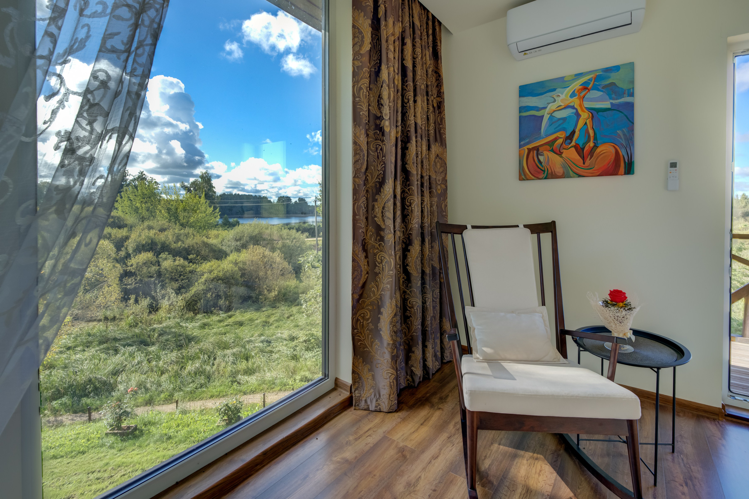 Sadyba Vinliaus r. prie ežero. Elina Sapiega fotografė Vilniuje