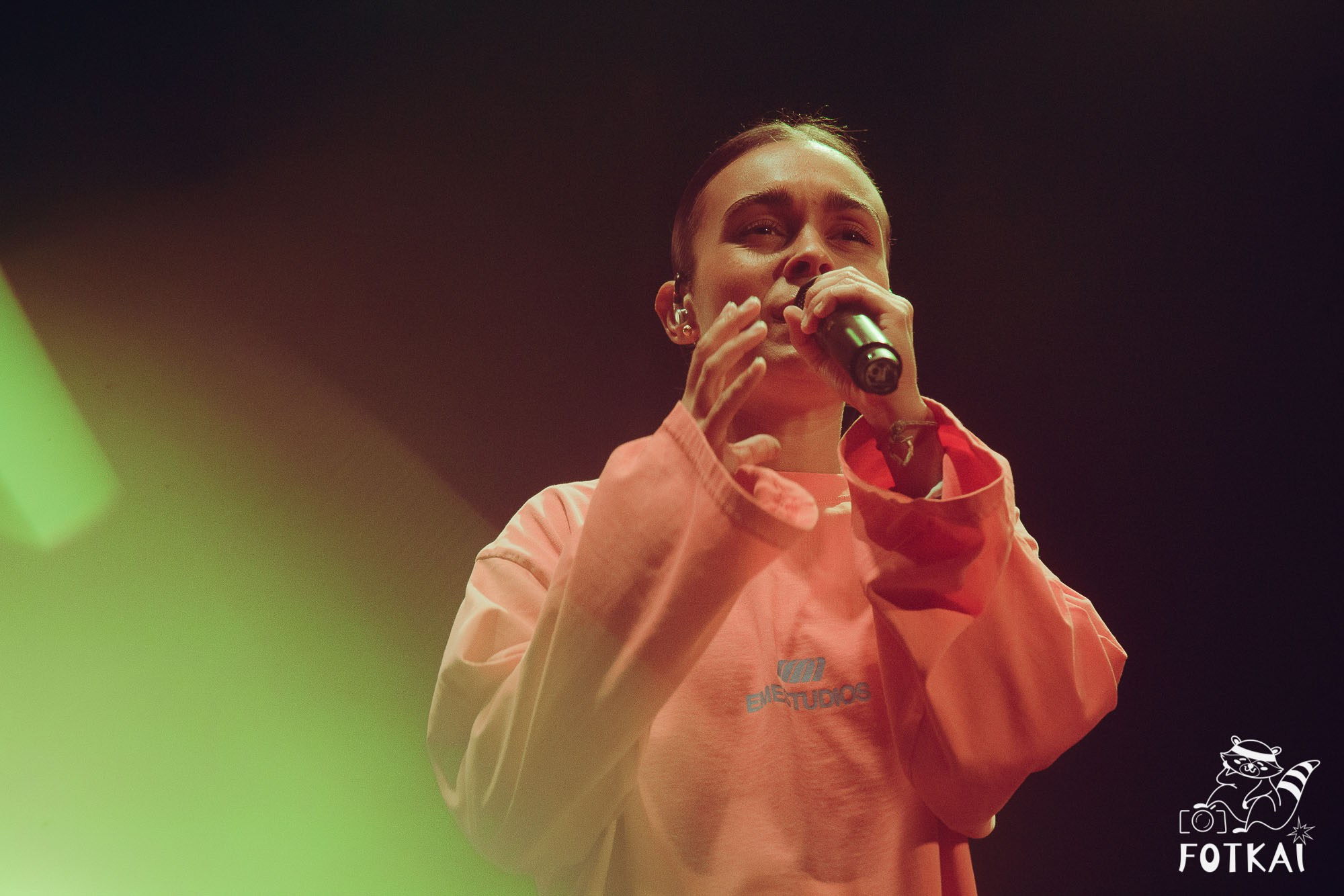 Marta Santos — Fotos del concierto en Alicante 2026: pop flamenco en El Muelle Live | FOTKAI