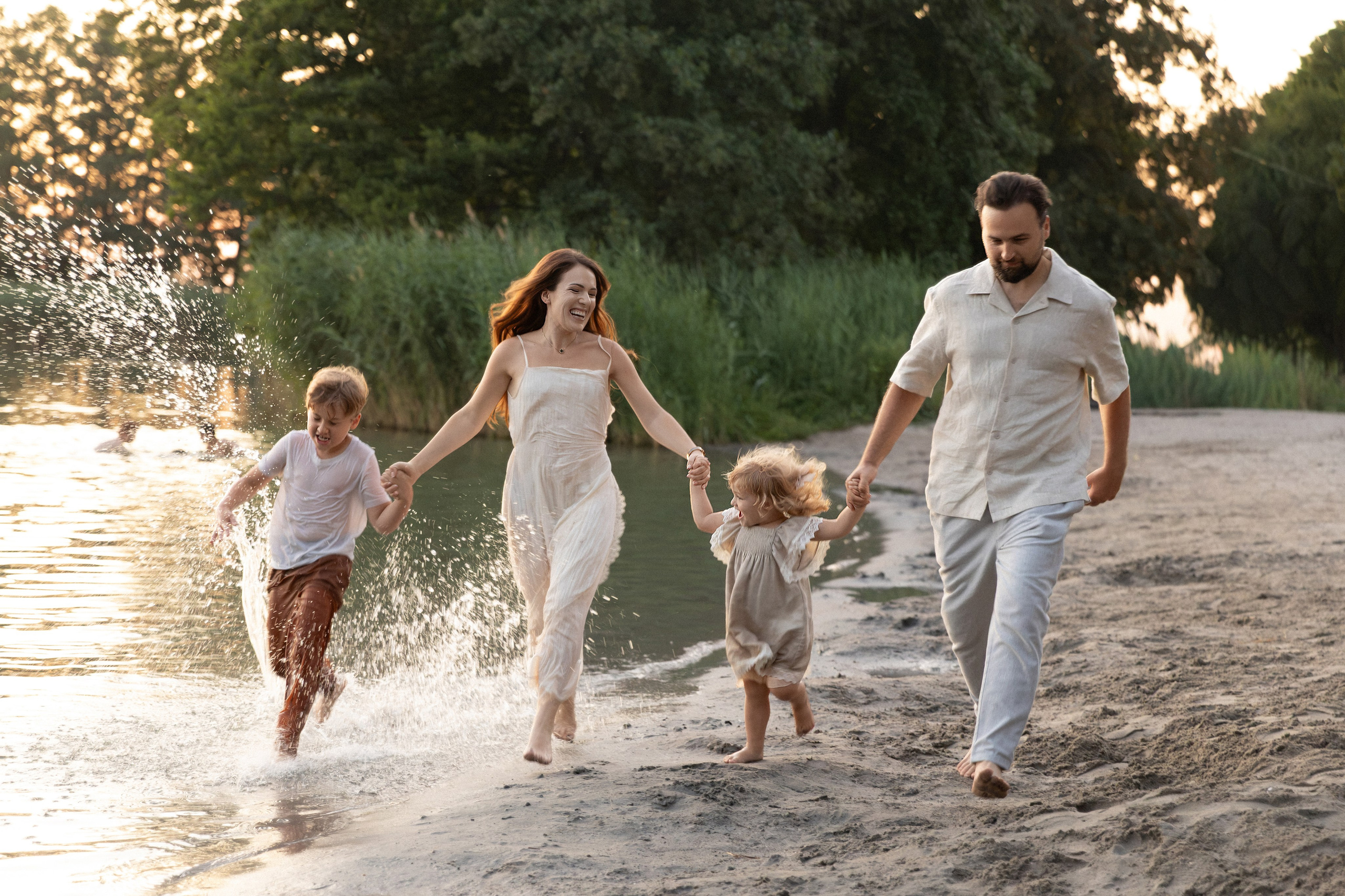 Family (Outdoor). Wedding Photographer