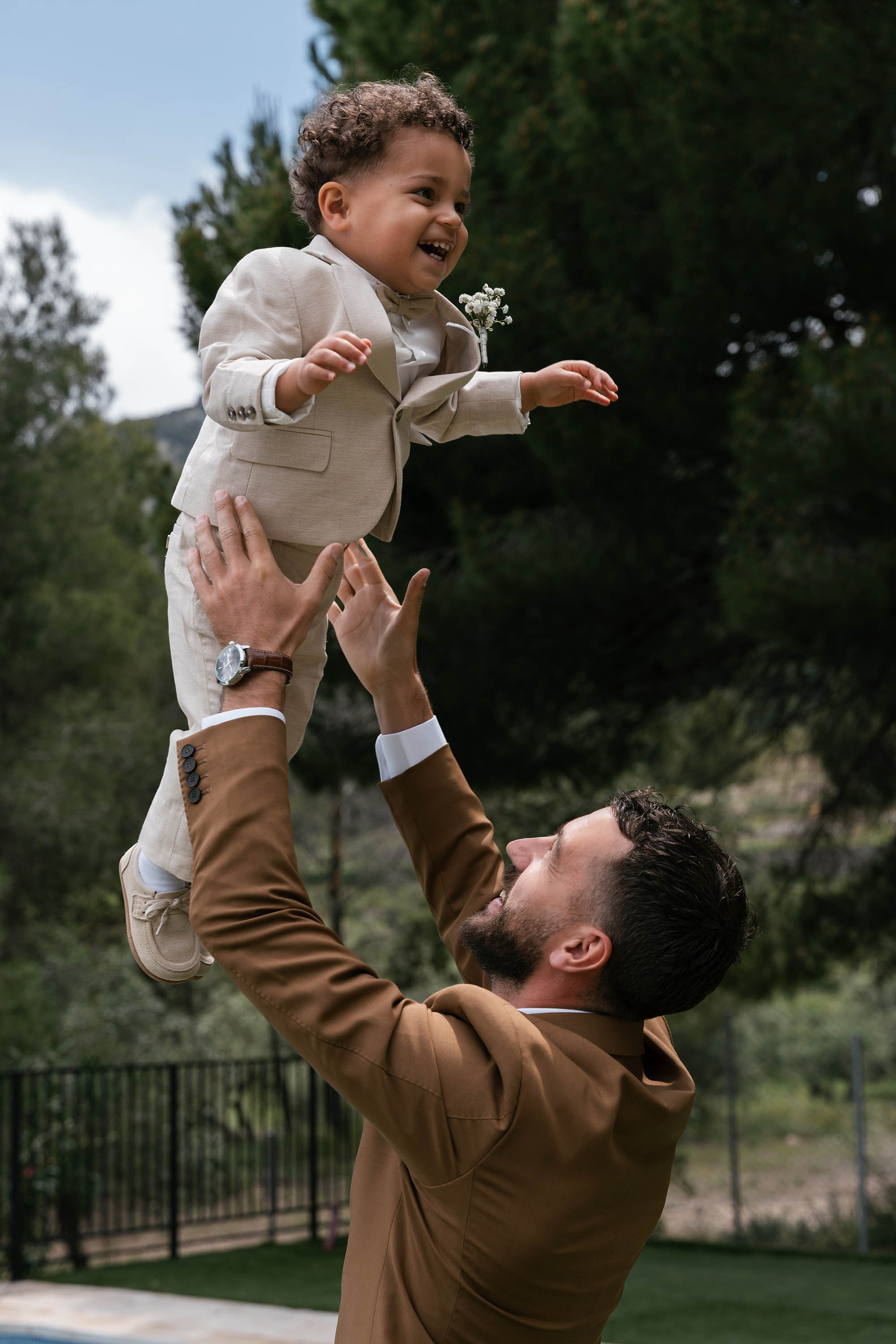 Sarah and Theo — VIVOOD. Fotógrafos de bodas de destino y creadores de contenido con base en España