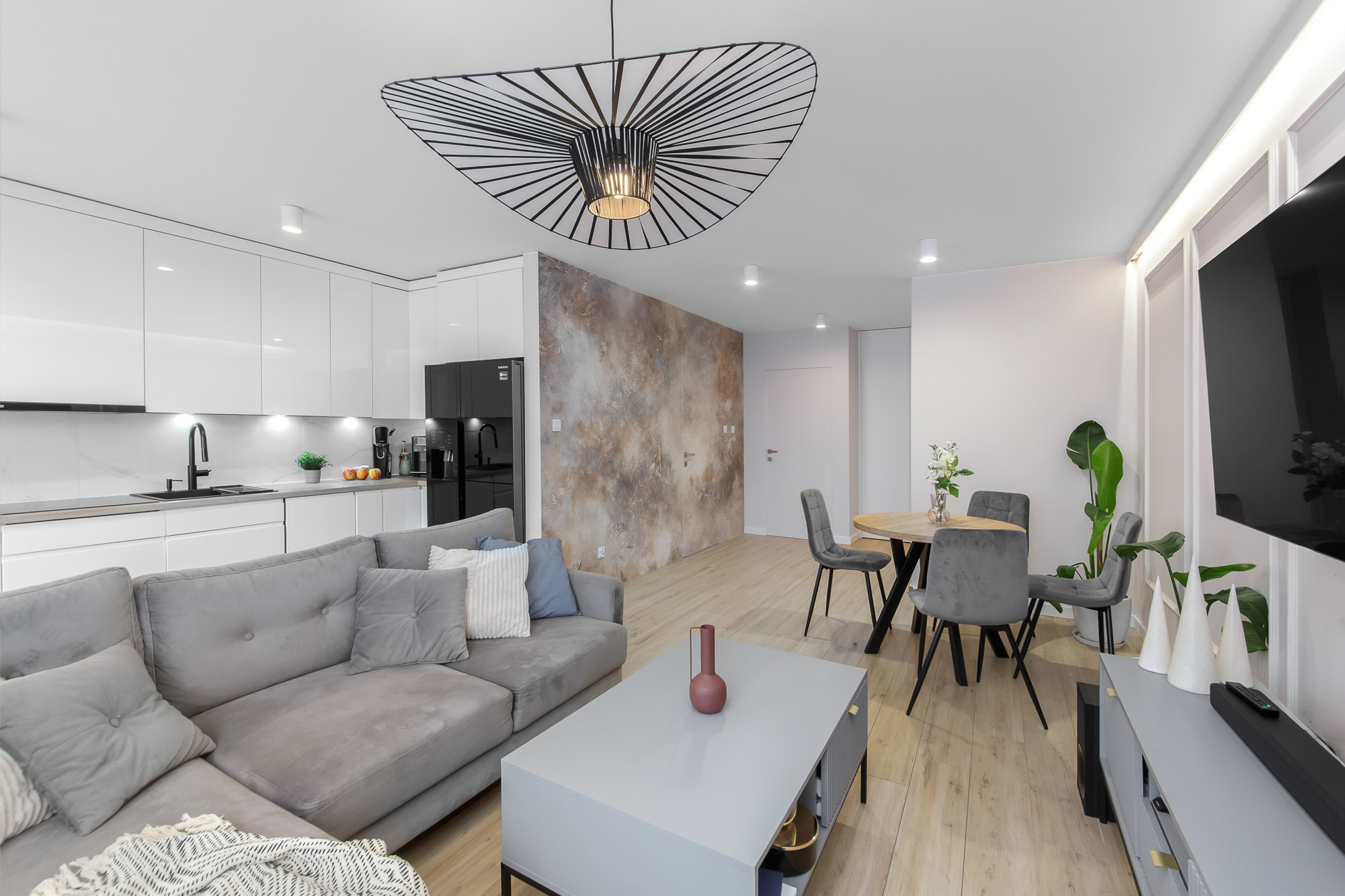 Fotografia nieruchomości, wnętrz, mieszkań, restauracji, biur i apartamentów. Wedding and portrait photographer in Poland Vitali Frozen