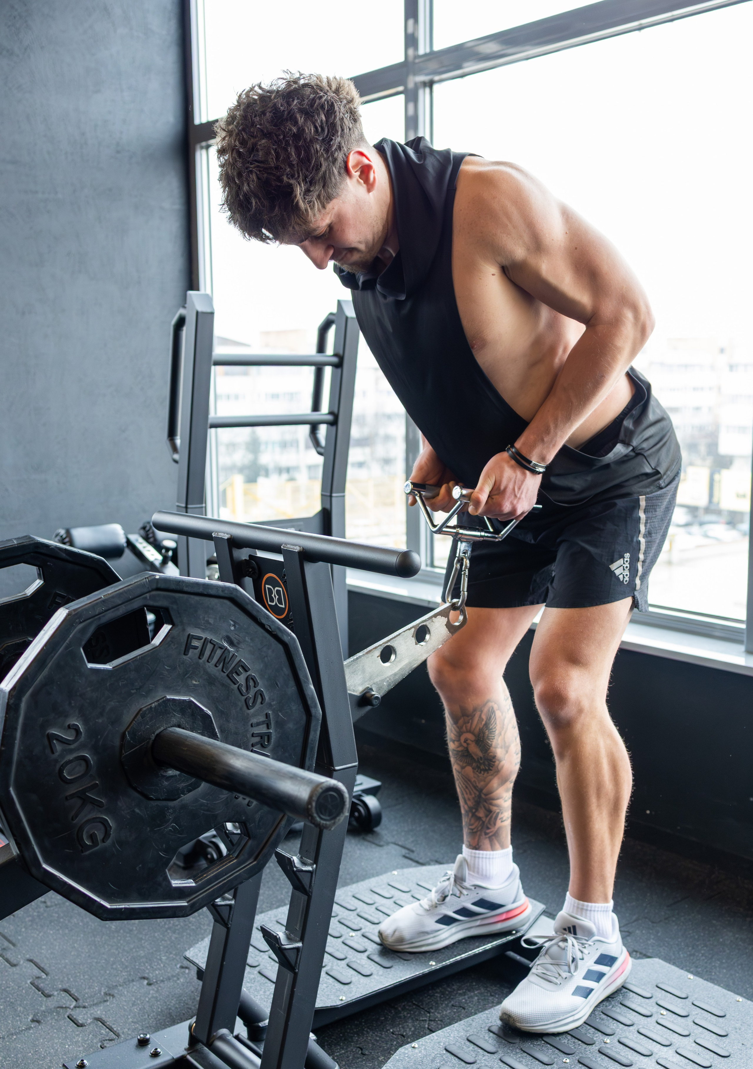 Alexandru Ț. Fotograf. Lucrez cu oameni, produse și spații. Portret și fotografie creativă. Bacău, România. Lidia Savinoiu