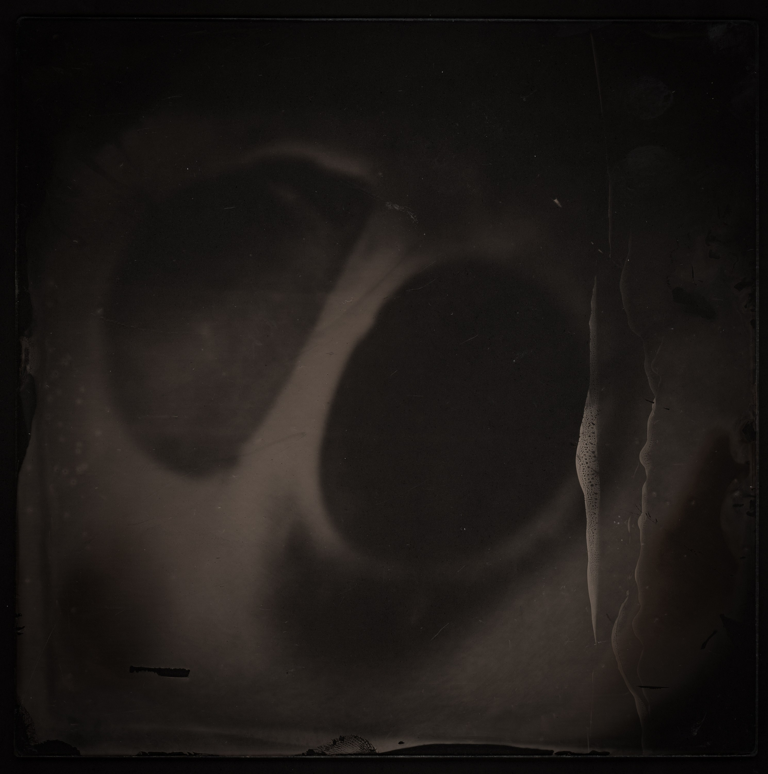 APPARITIONE. Adriano Escanhuela — Experimental