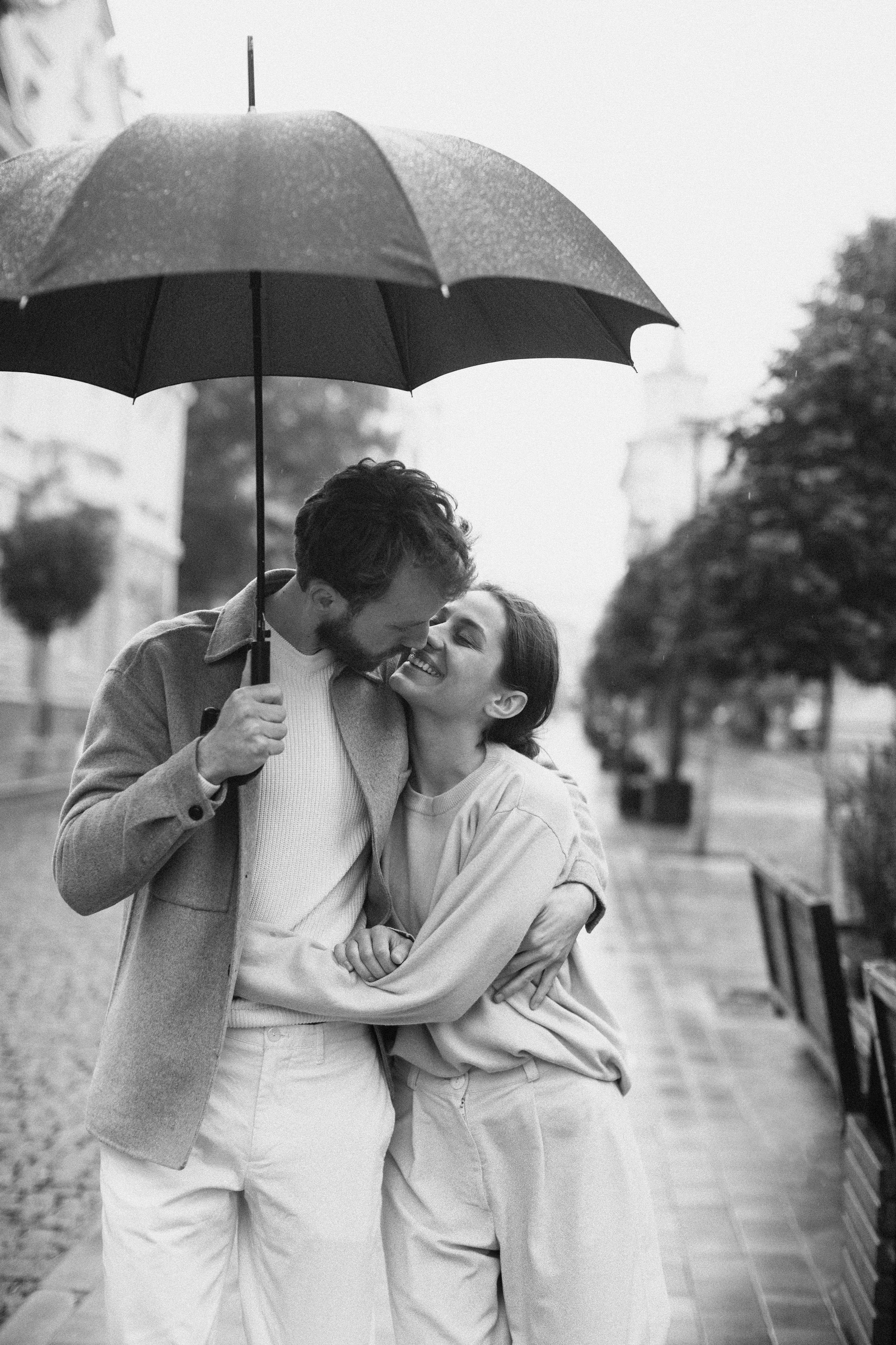 Liam & Emma: romantic rainy day photo session. Alice Bell — Wedding photographer in New York