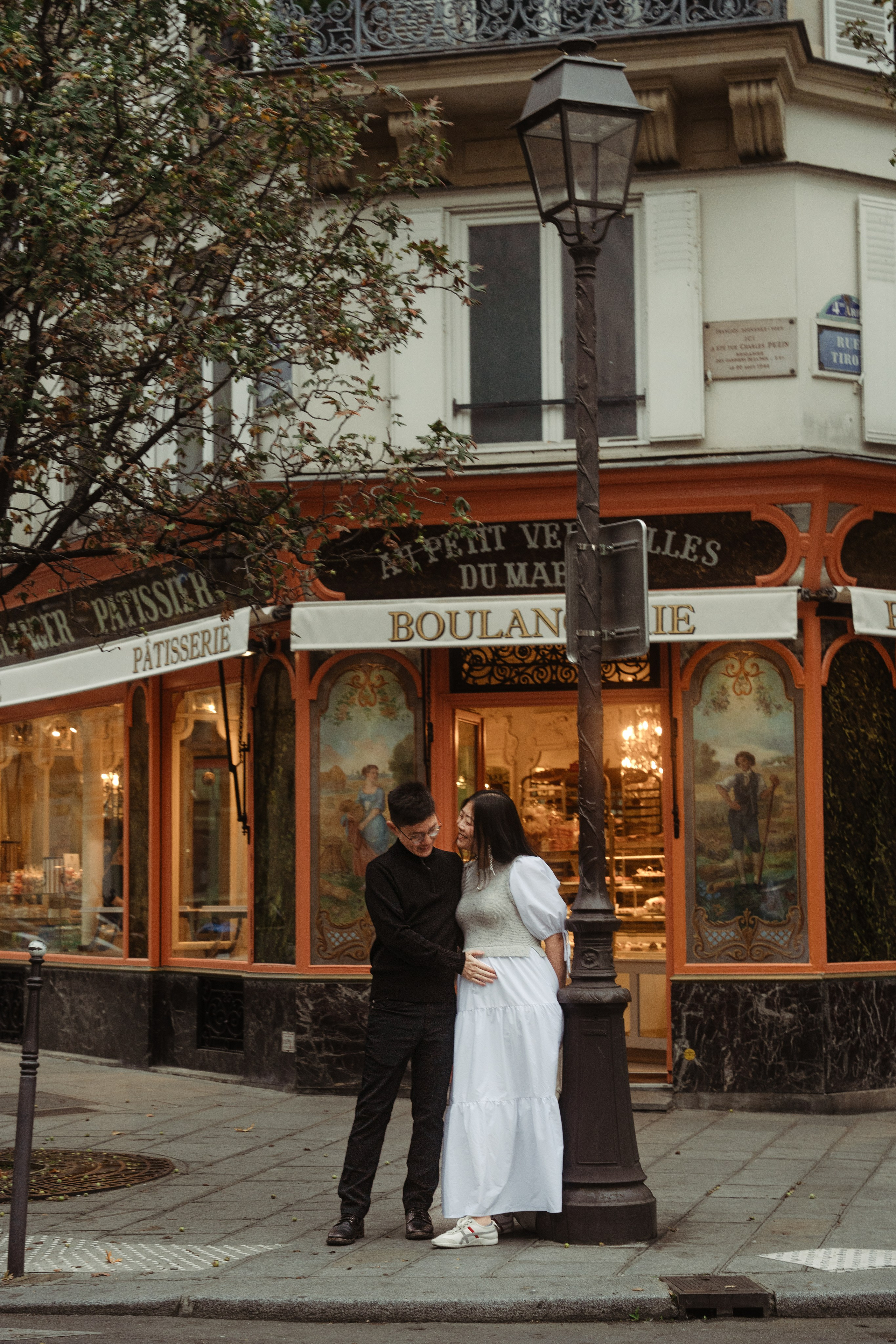 Grace & Lee — morning stroll in Marais. Paris photographer — Polina Osipova